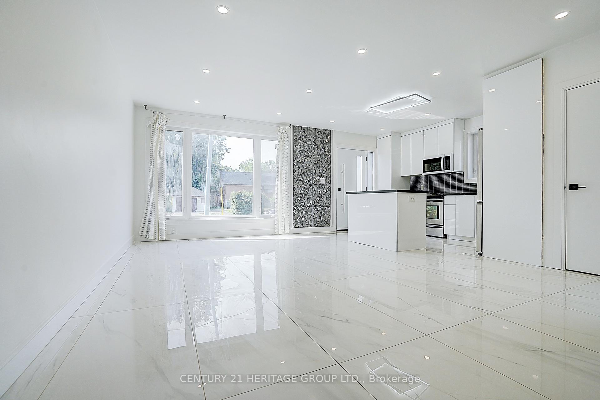 Photo 3 of 326 McConvey Drive, Richmond Hill, Crosby — HOMEH