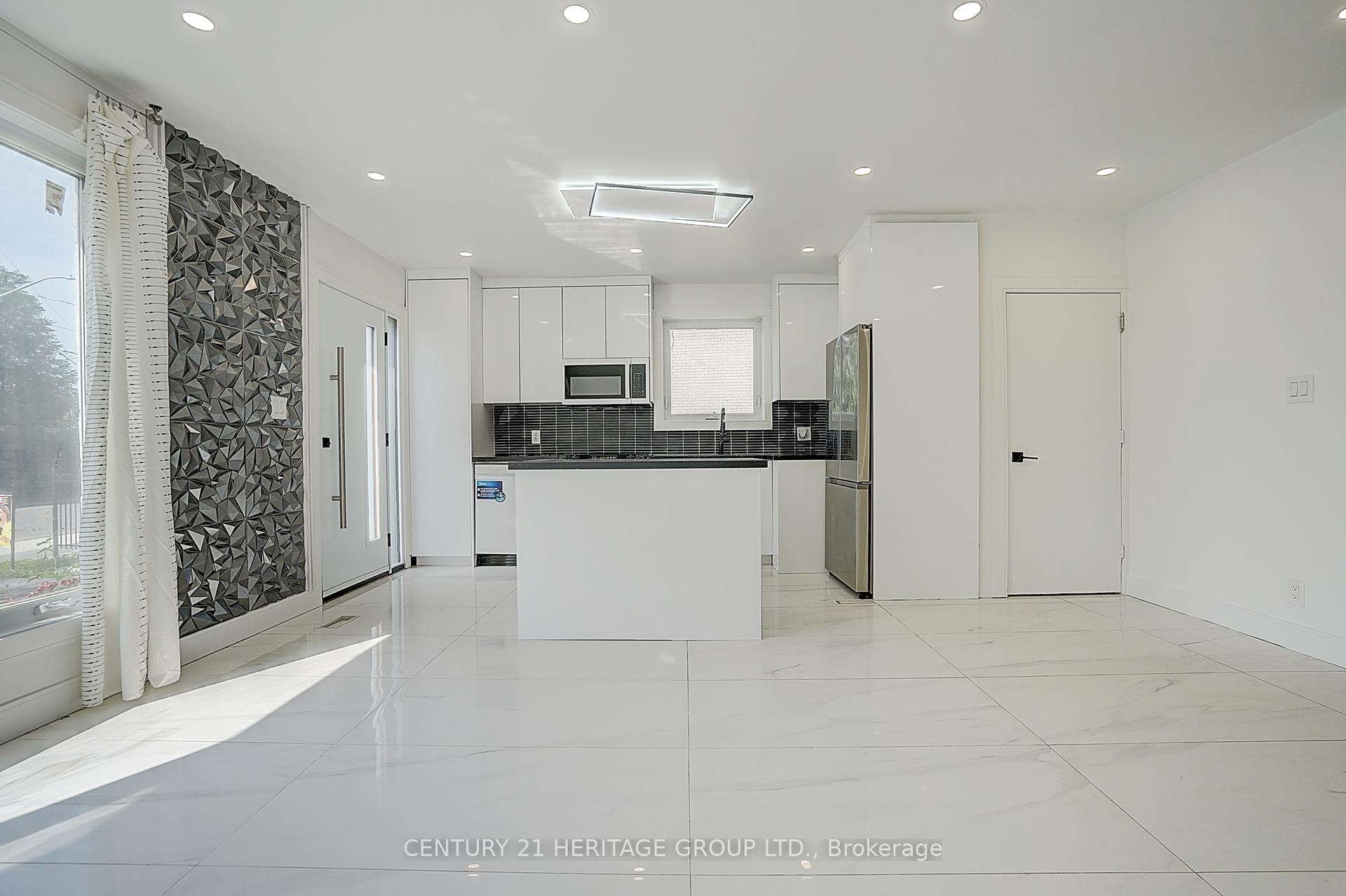 Photo 6 of 326 McConvey Drive, Richmond Hill, Crosby — HOMEH