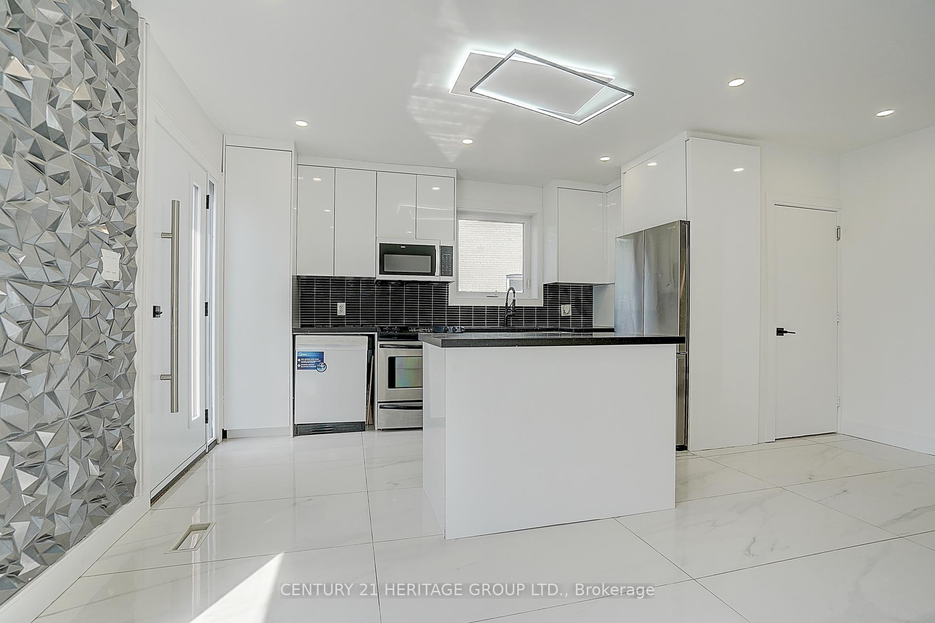 Photo 7 of 326 McConvey Drive, Richmond Hill, Crosby — HOMEH
