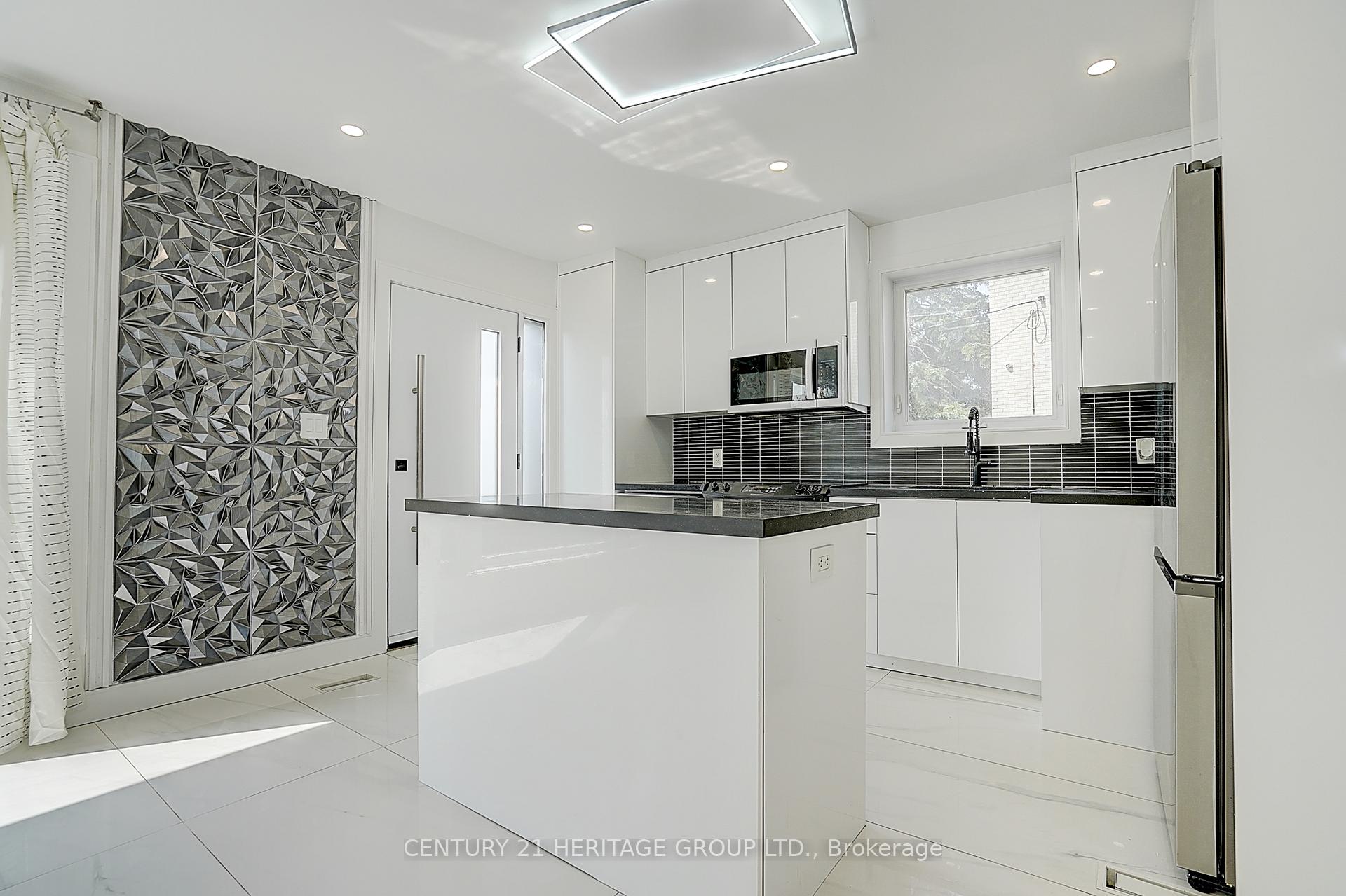 Photo 9 of 326 McConvey Drive, Richmond Hill, Crosby — HOMEH