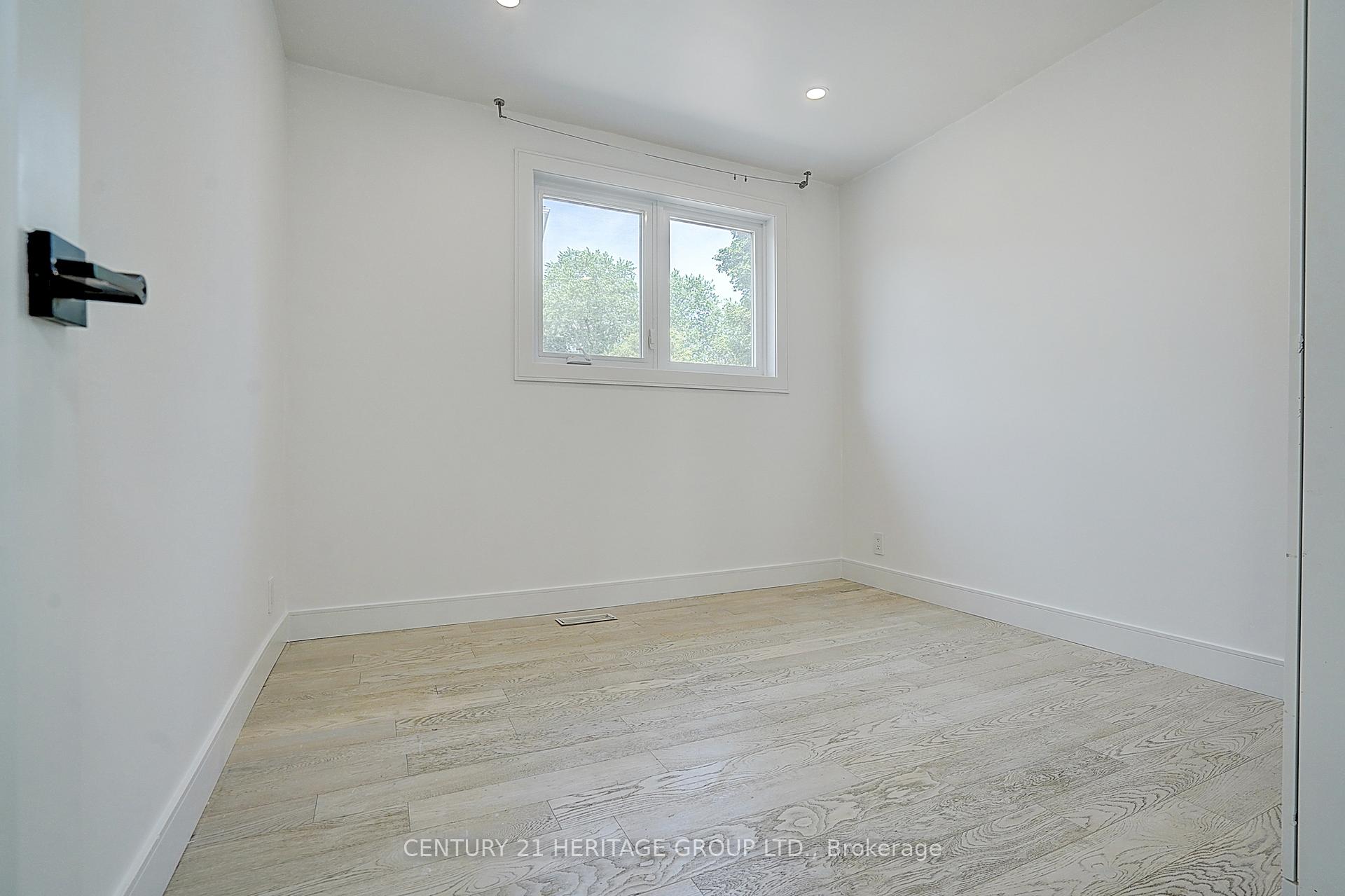 Photo 10 of 326 McConvey Drive, Richmond Hill, Crosby — HOMEH