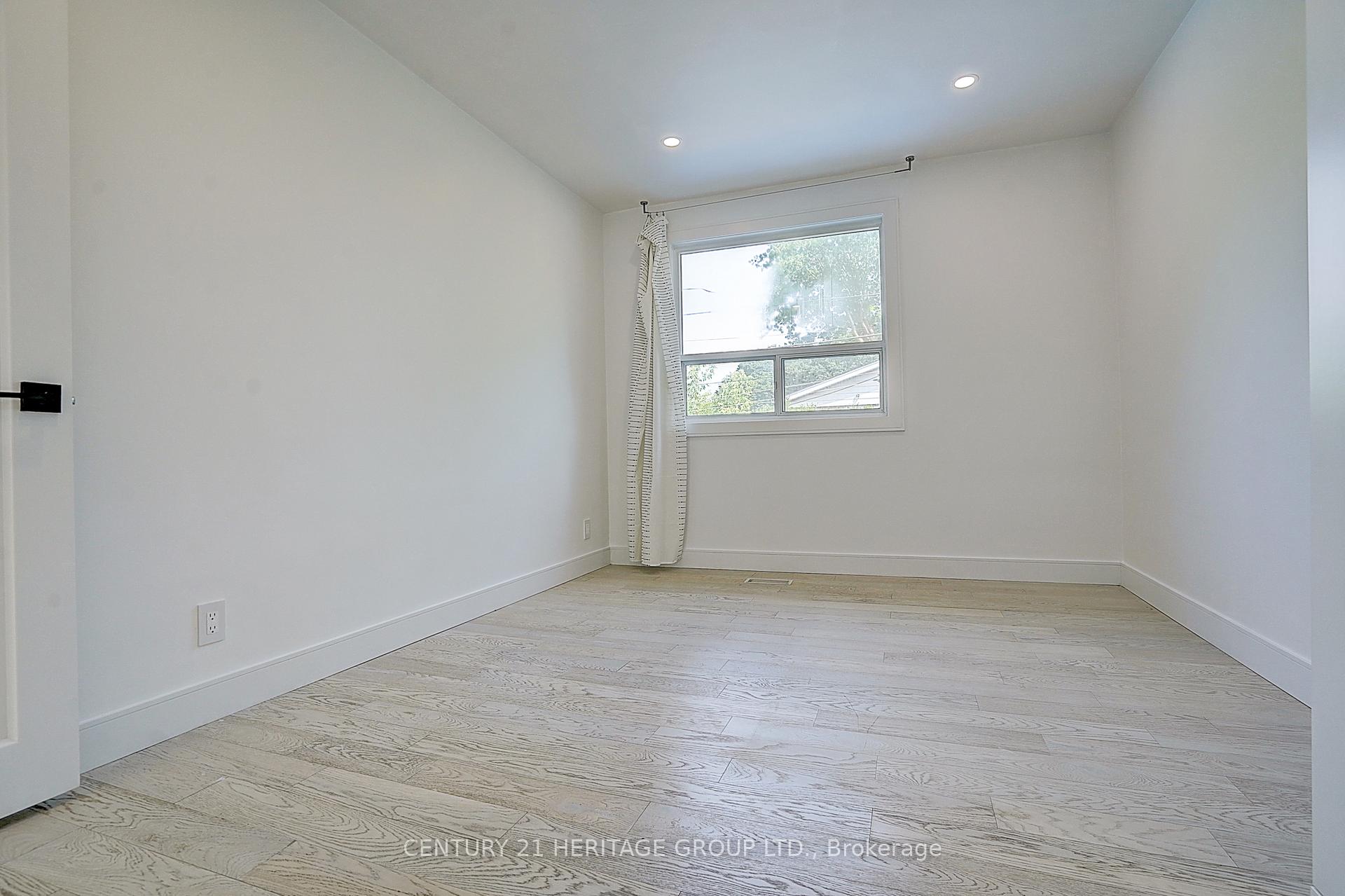 Photo 12 of 326 McConvey Drive, Richmond Hill, Crosby — HOMEH