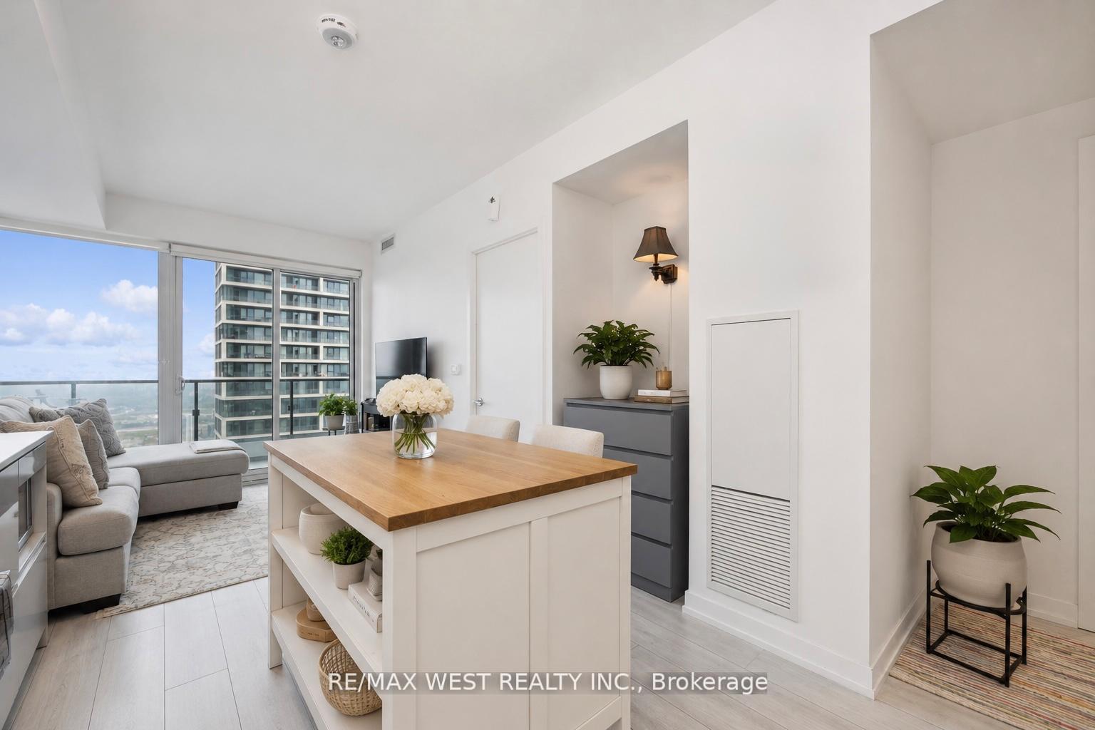 Photo 6 of Unit 4607, 898 Portage Parkway, Vaughan, Vaughan Corporate Centre — HOMEH