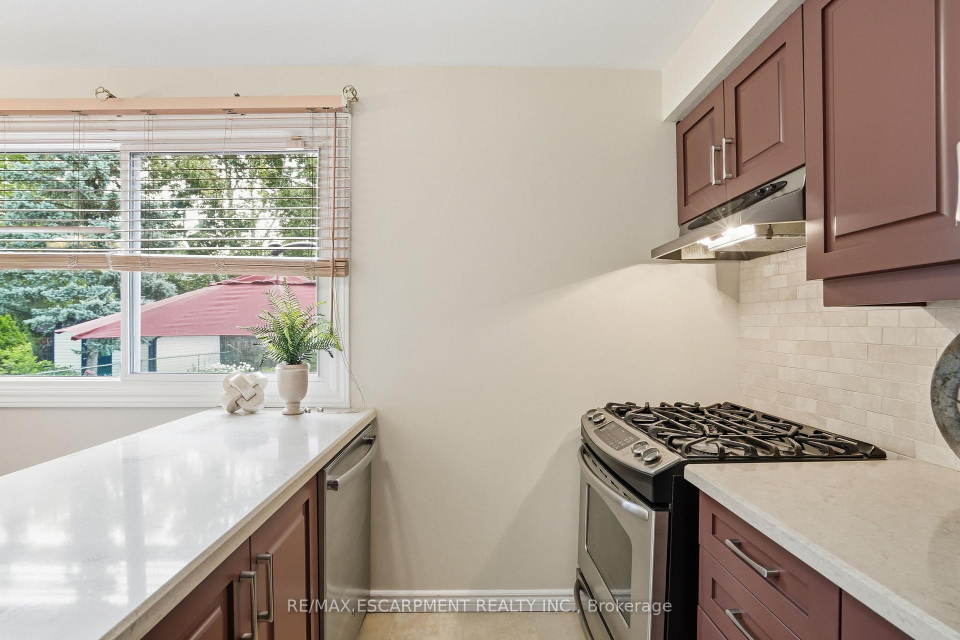 Photo 12 of 69 Fairway Drive, Hamilton, Vincent — HOMEH