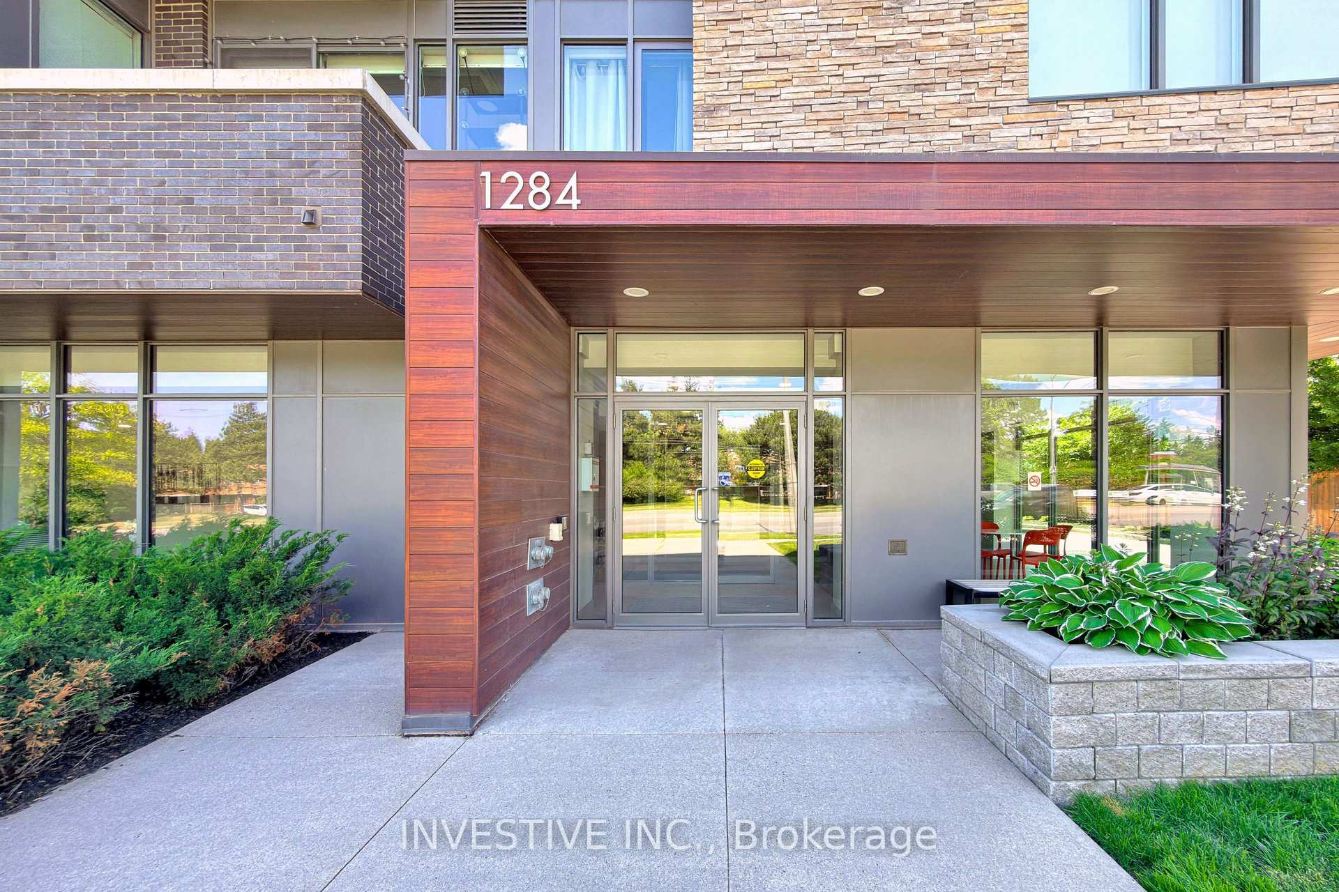 Photo 3 of Unit 102, 1284 Guelph Line, Burlington, Mountainside — HOMEH