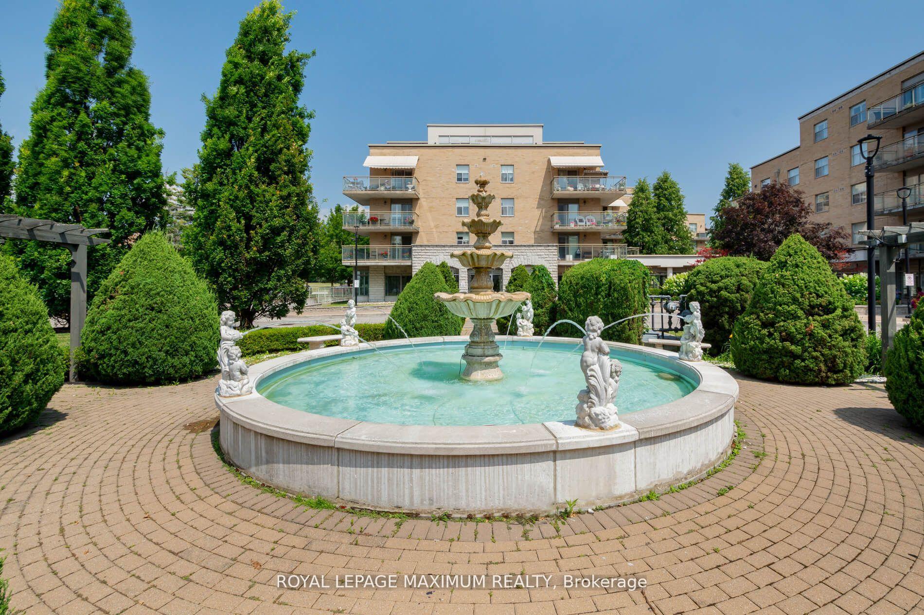 Photo 3 of Unit 408, 2506 Rutherford Road, Vaughan, Maple — HOMEH