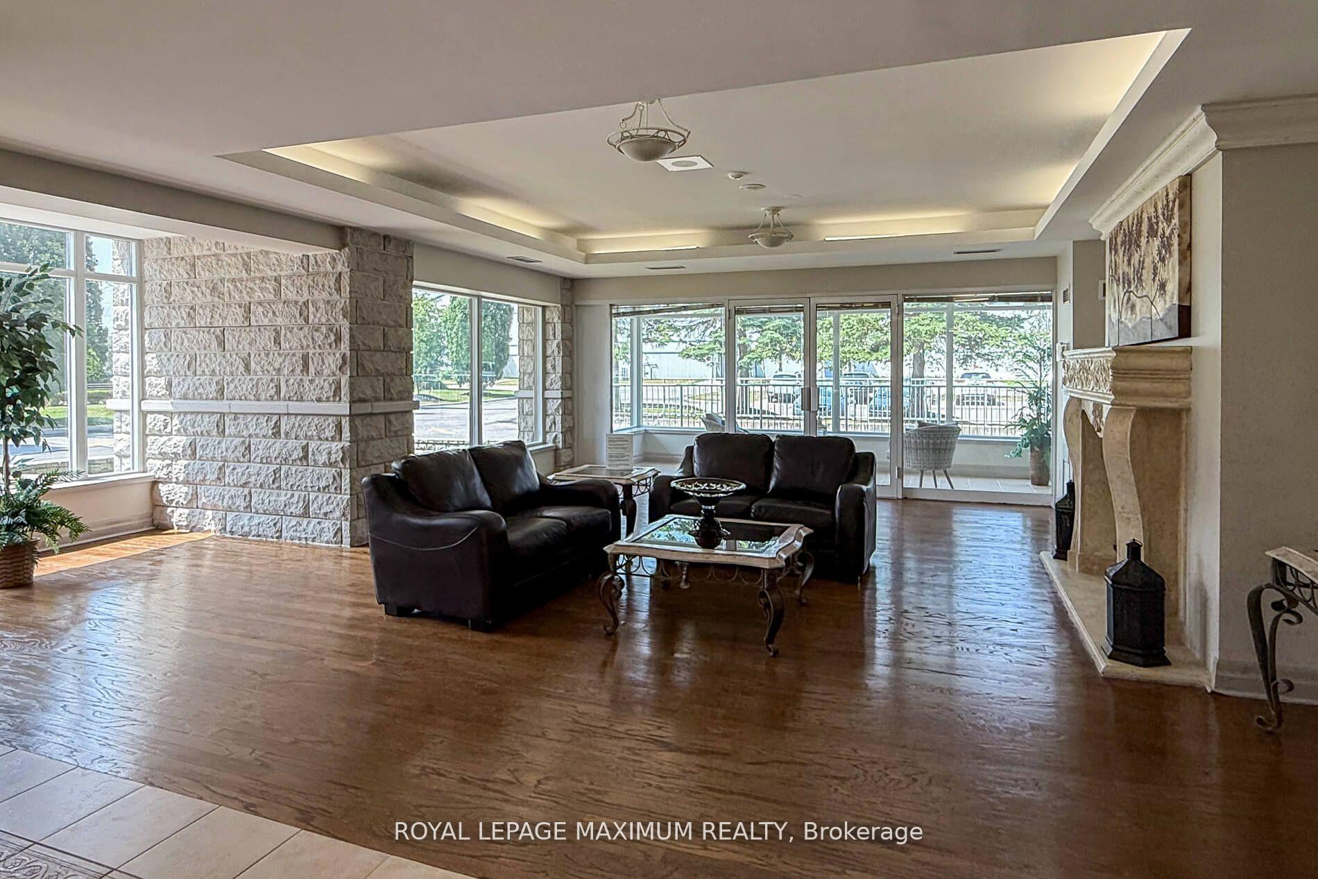 Photo 4 of Unit 408, 2506 Rutherford Road, Vaughan, Maple — HOMEH