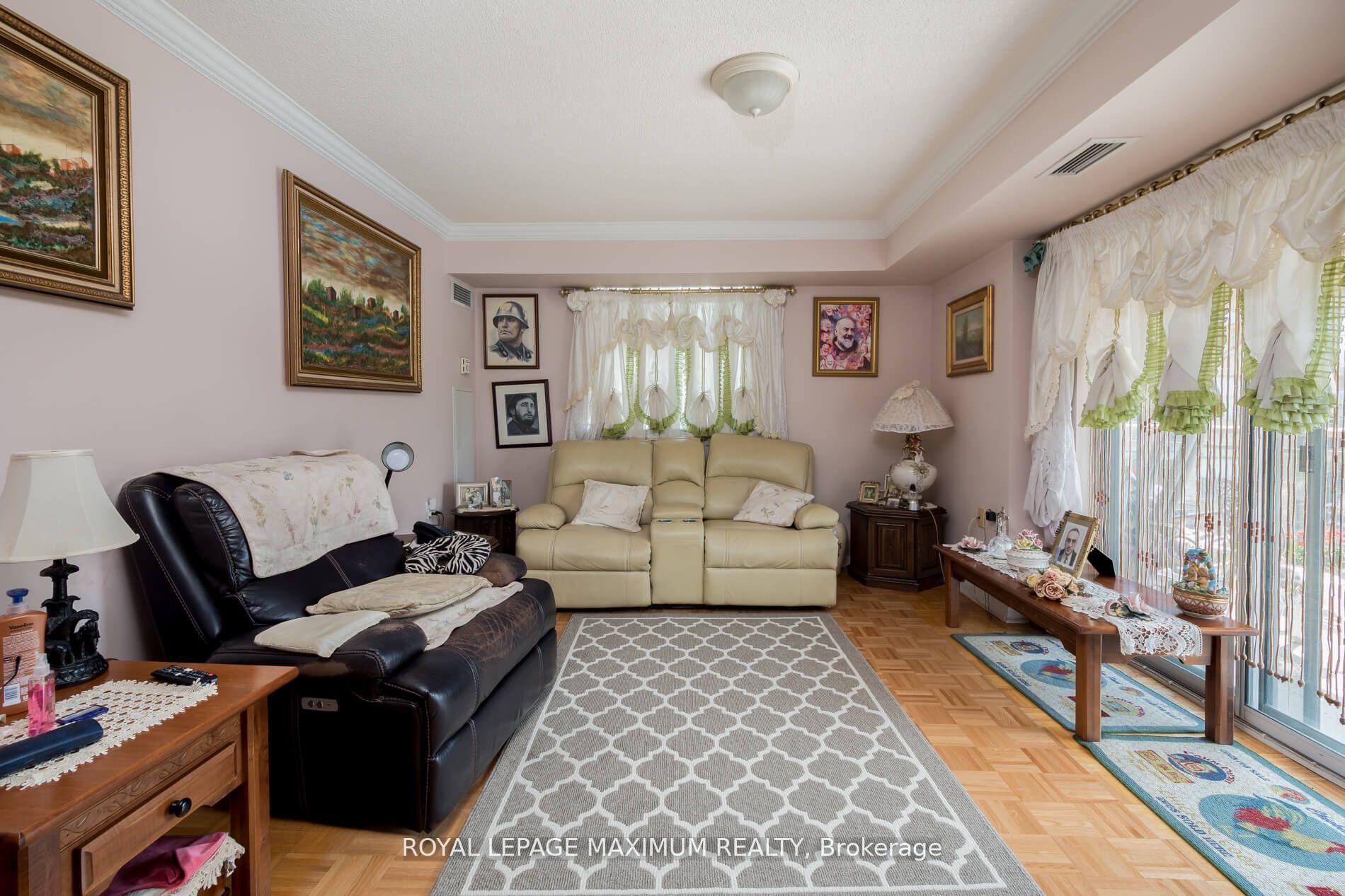 Photo 11 of Unit 408, 2506 Rutherford Road, Vaughan, Maple — HOMEH