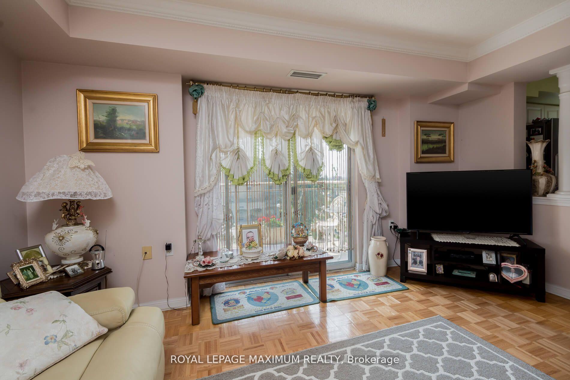 Photo 13 of Unit 408, 2506 Rutherford Road, Vaughan, Maple — HOMEH
