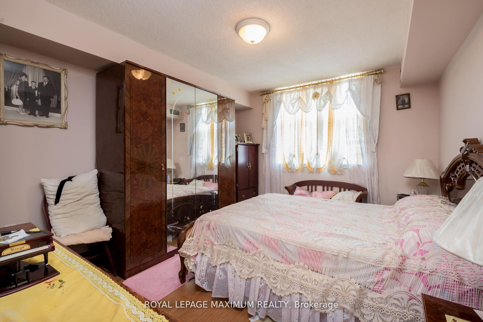 Photo 14 of Unit 408, 2506 Rutherford Road, Vaughan, Maple — HOMEH