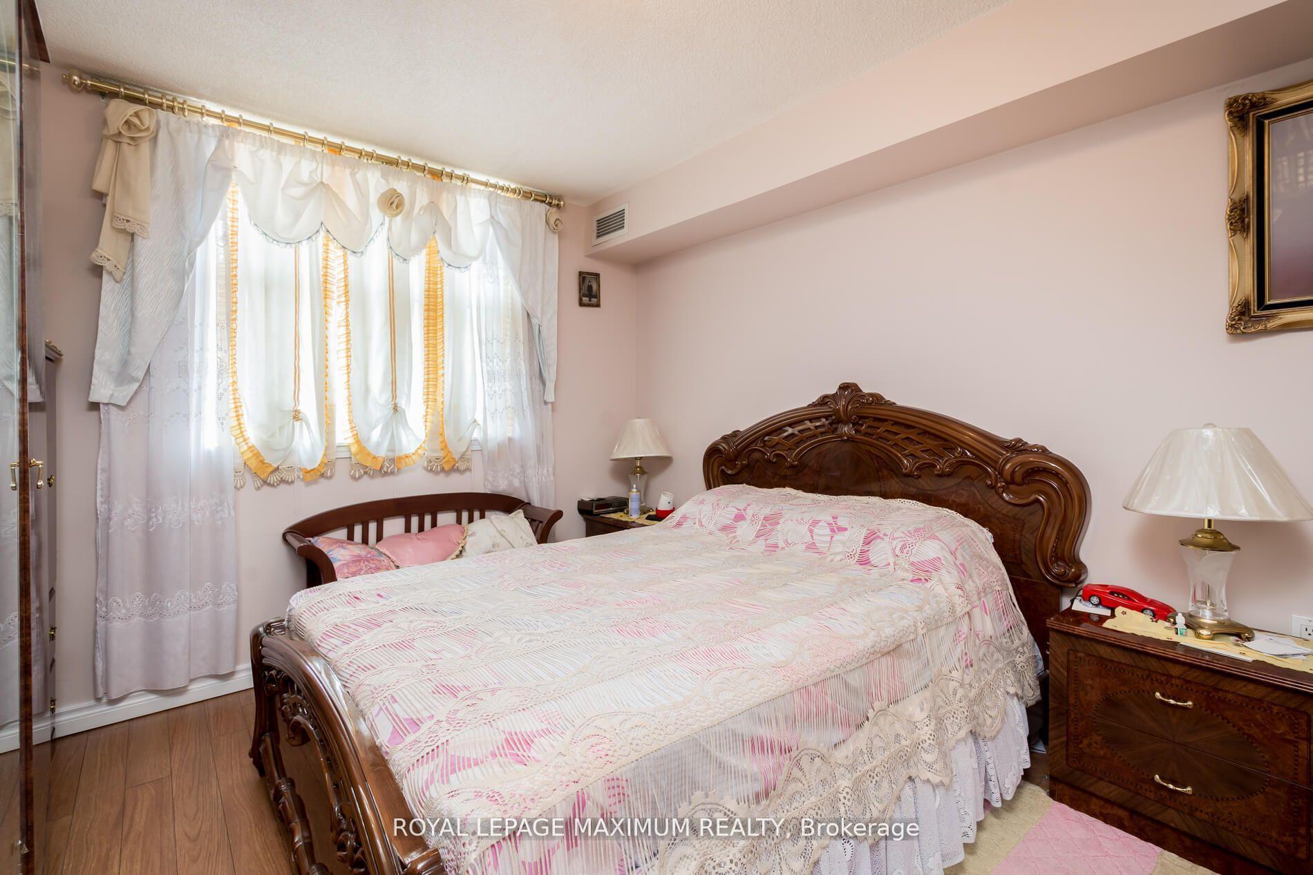 Photo 15 of Unit 408, 2506 Rutherford Road, Vaughan, Maple — HOMEH