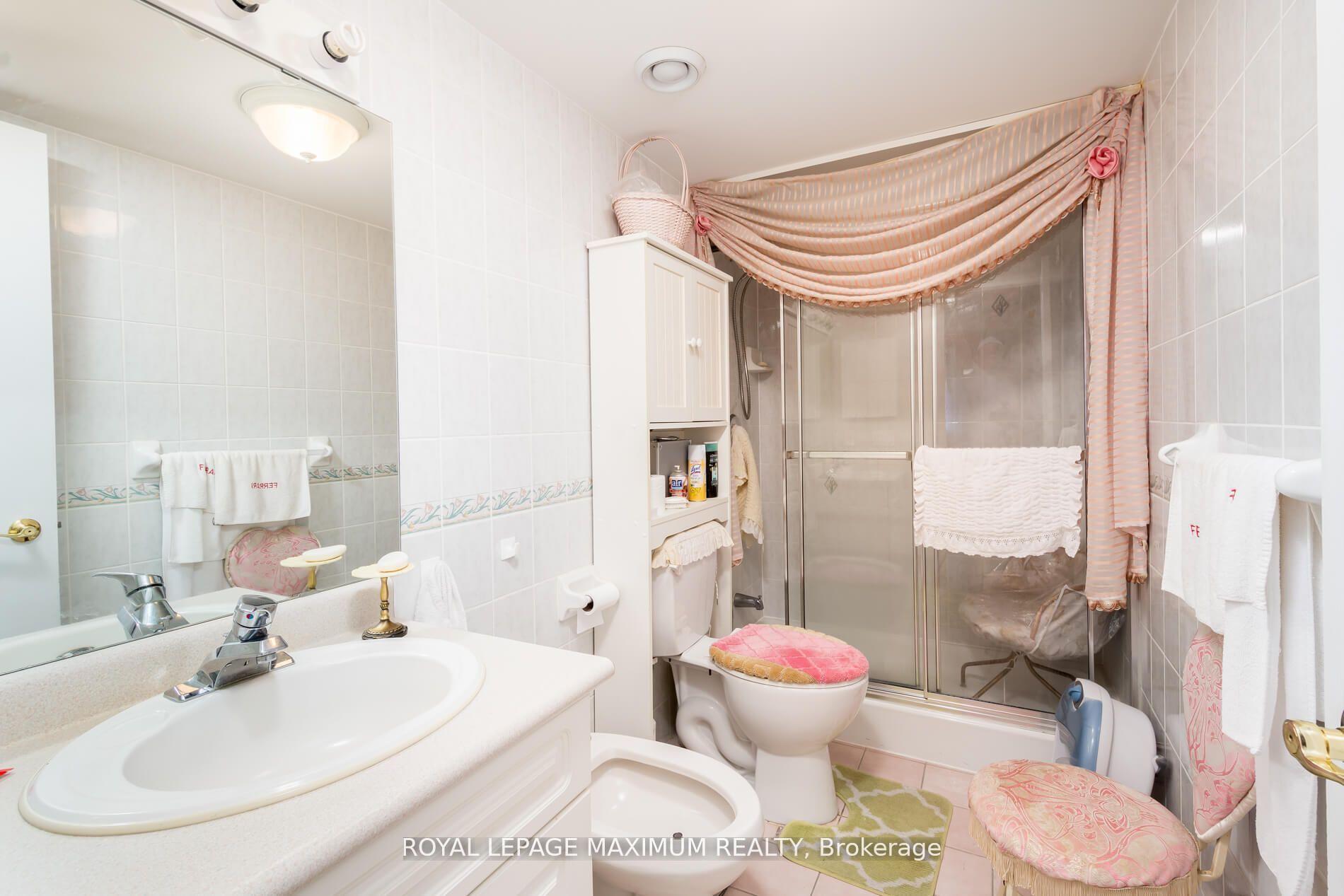 Photo 16 of Unit 408, 2506 Rutherford Road, Vaughan, Maple — HOMEH