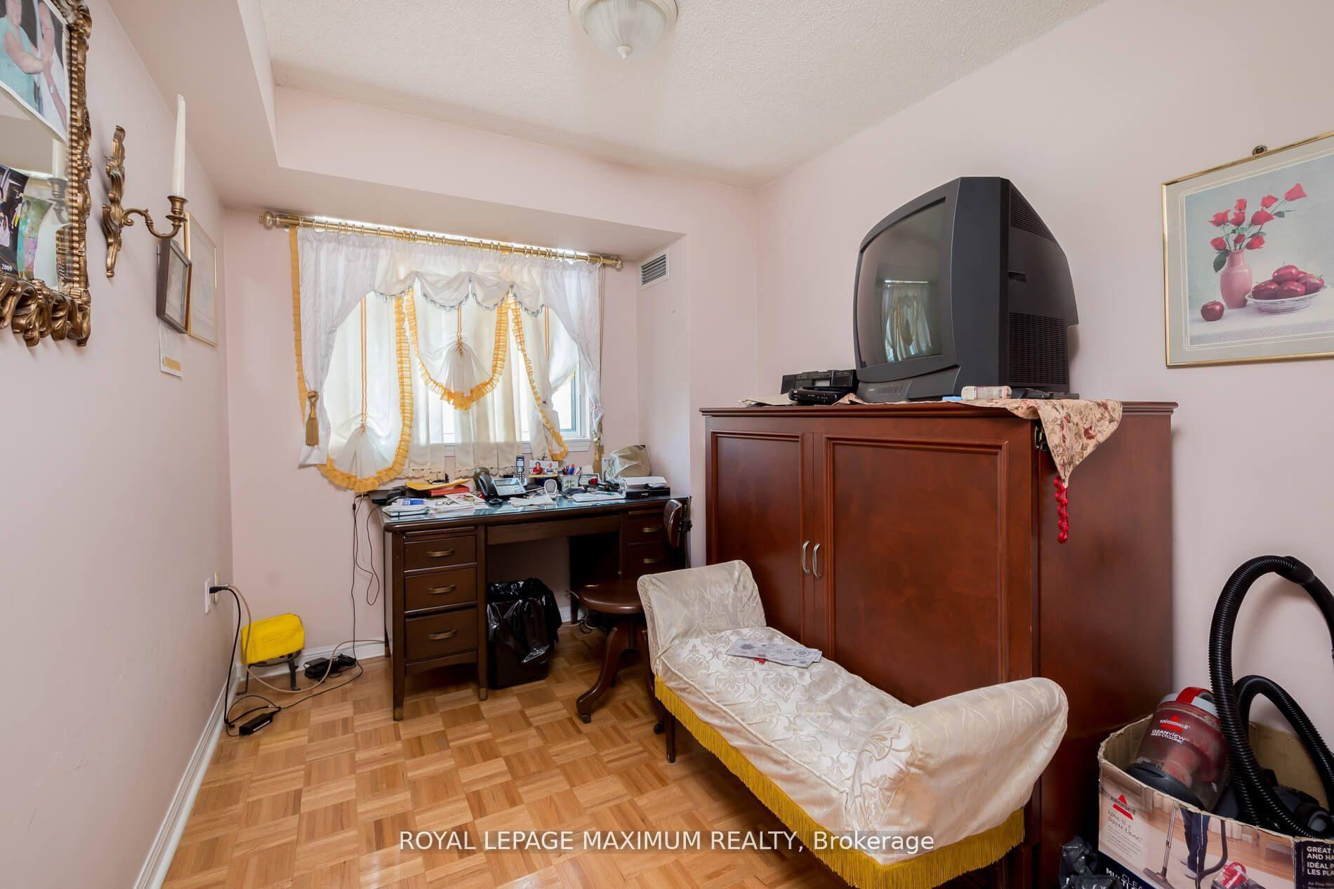 Photo 17 of Unit 408, 2506 Rutherford Road, Vaughan, Maple — HOMEH