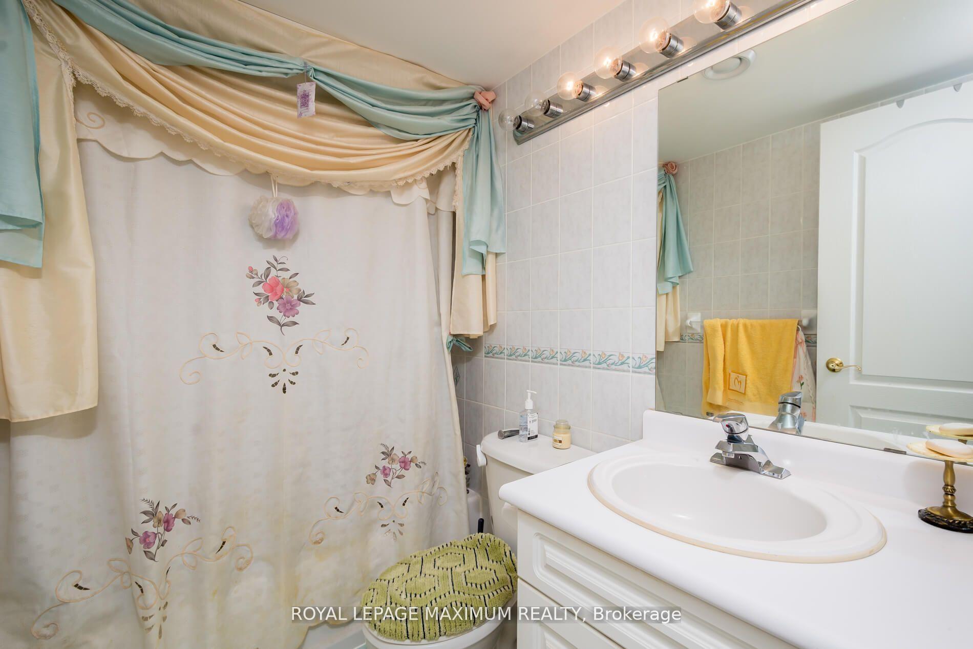 Photo 18 of Unit 408, 2506 Rutherford Road, Vaughan, Maple — HOMEH