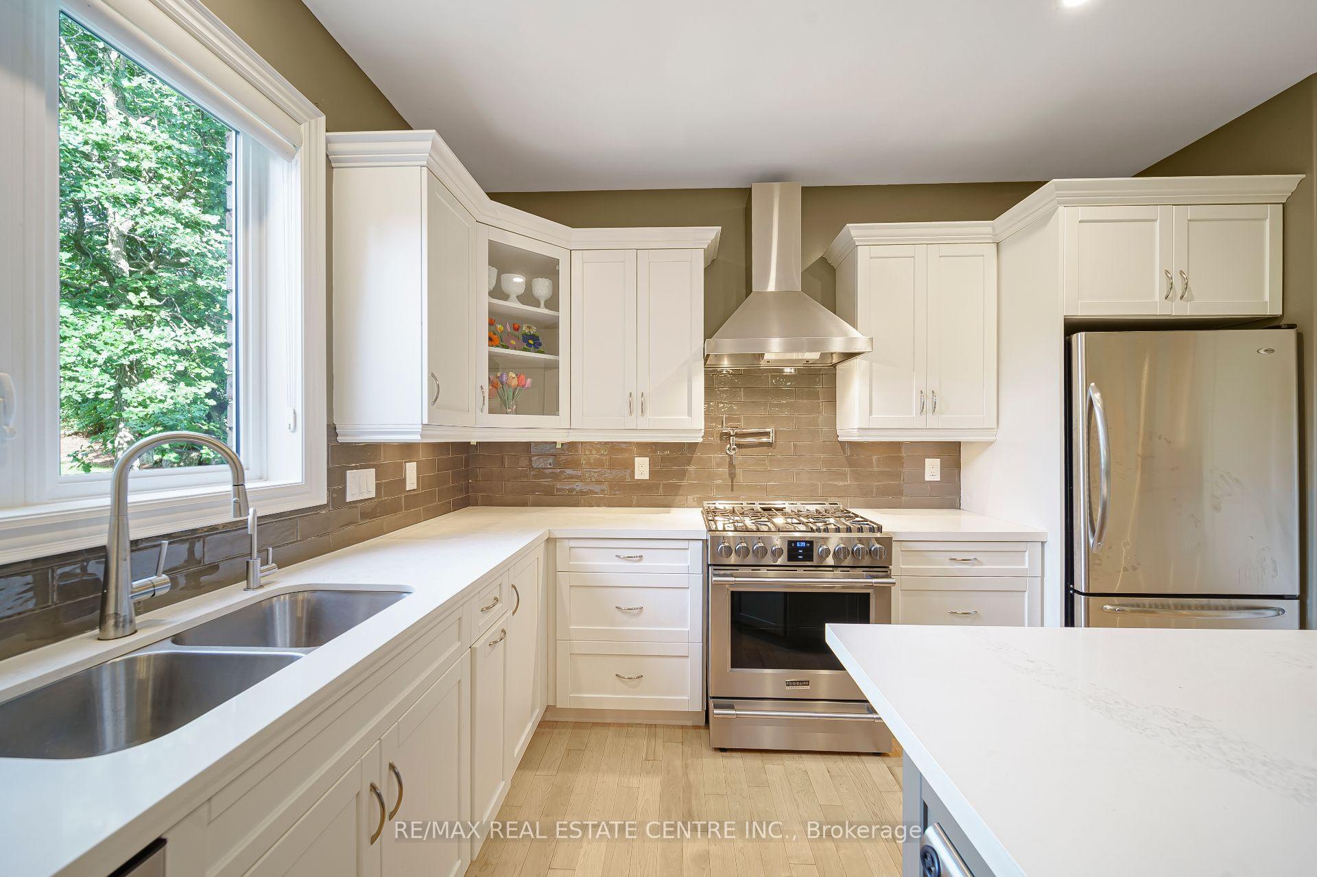 Photo 10 of 112 Dirksen Court, Kitchener, Pioneer Tower West — HOMEH