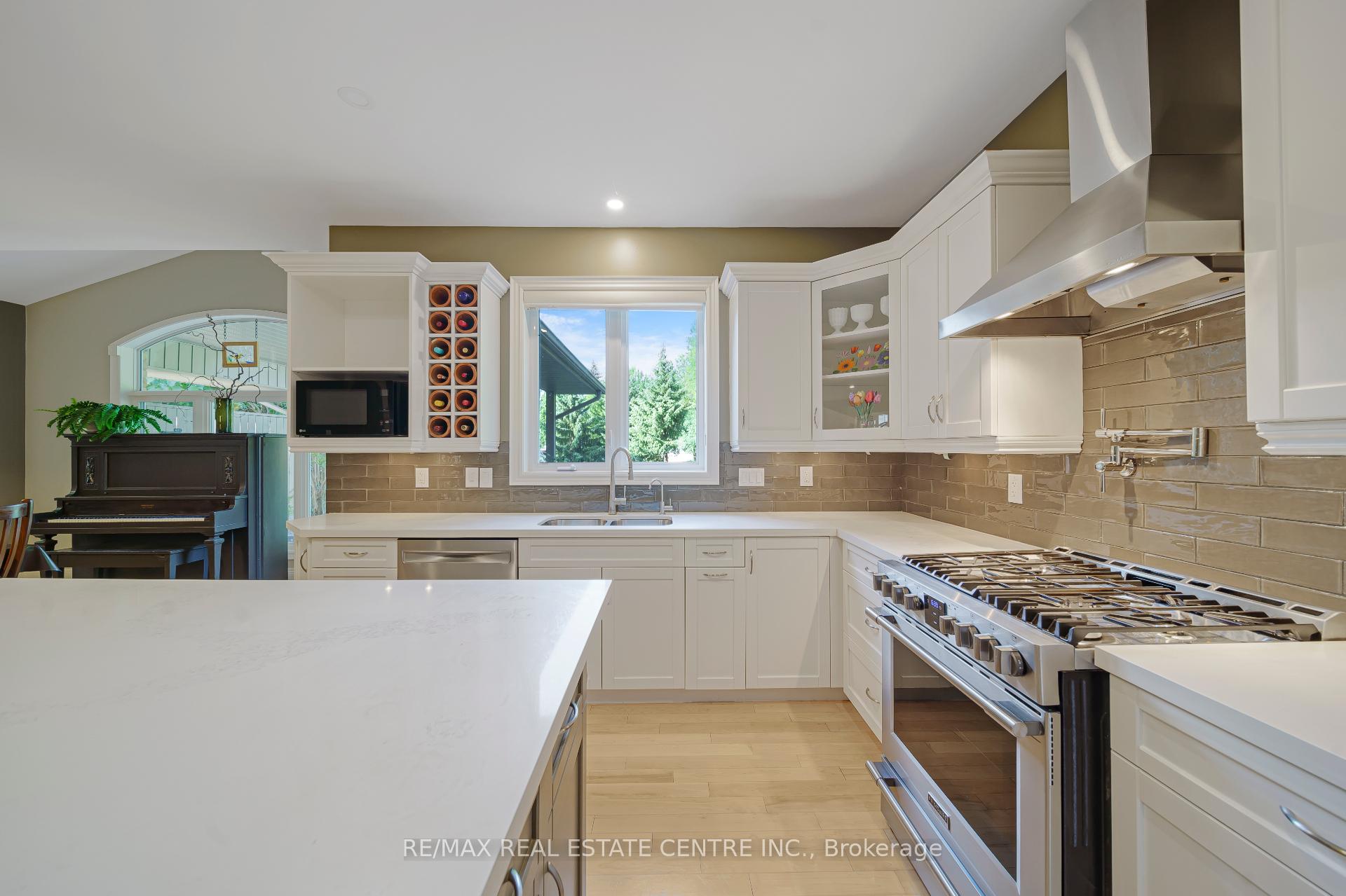 Photo 11 of 112 Dirksen Court, Kitchener, Pioneer Tower West — HOMEH