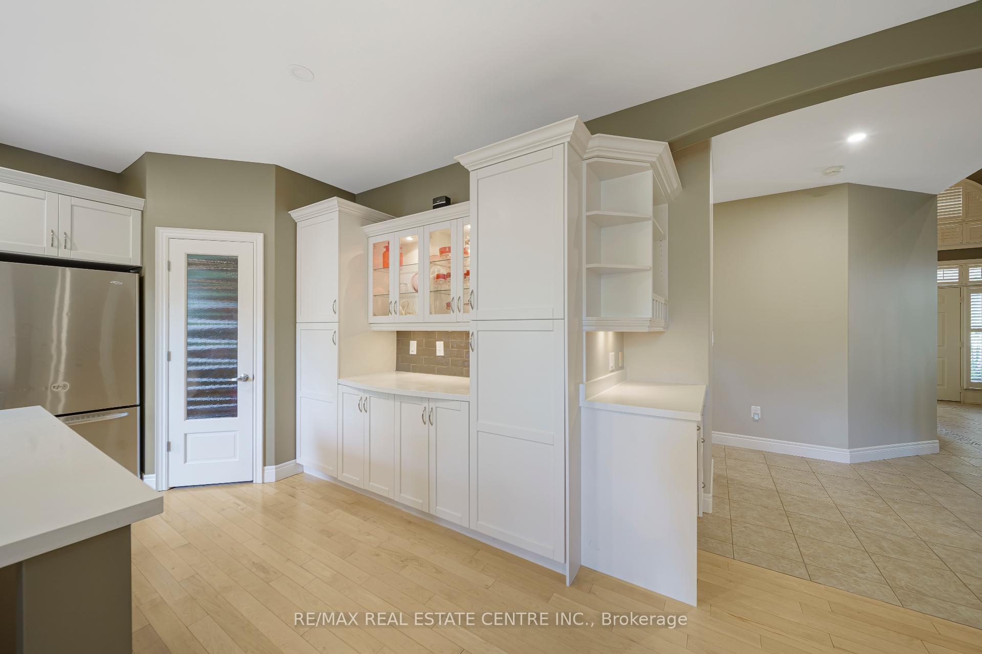 Photo 12 of 112 Dirksen Court, Kitchener, Pioneer Tower West — HOMEH