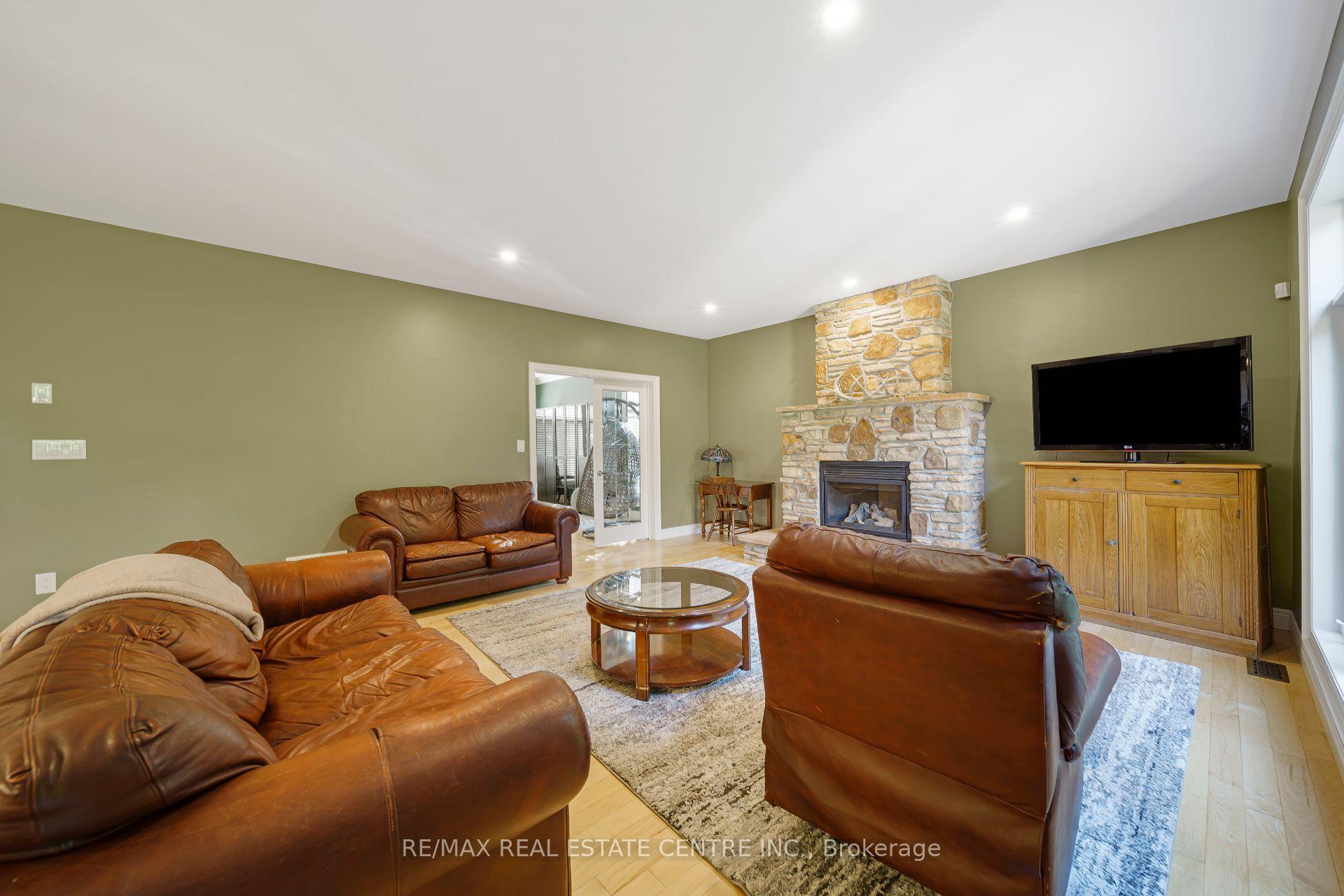 Photo 16 of 112 Dirksen Court, Kitchener, Pioneer Tower West — HOMEH