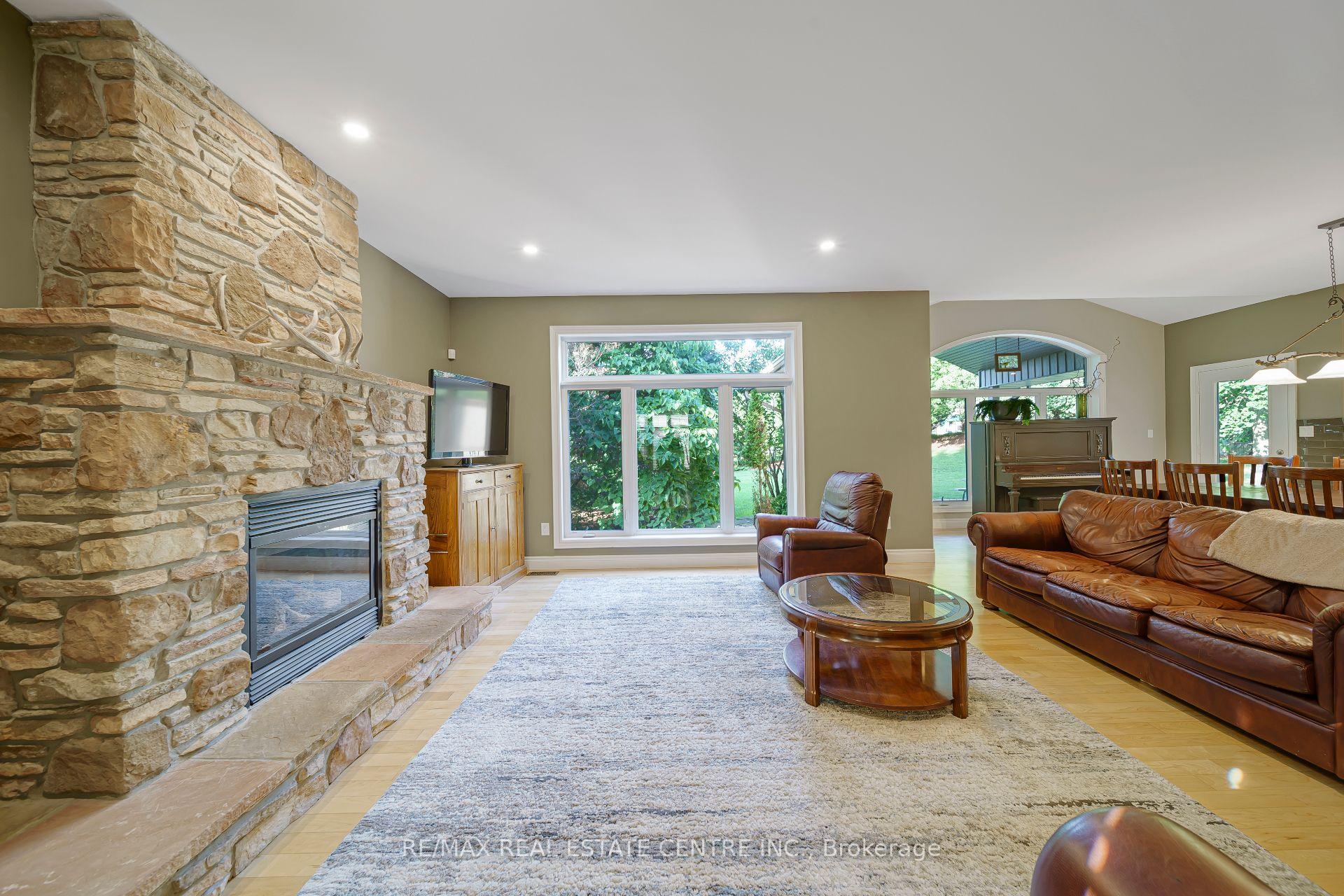 Photo 17 of 112 Dirksen Court, Kitchener, Pioneer Tower West — HOMEH