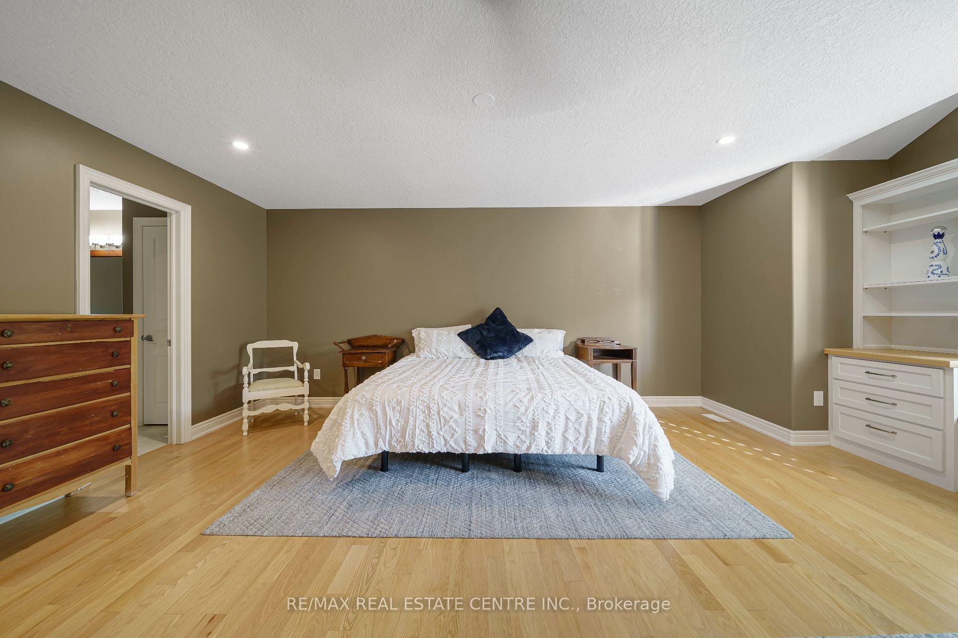 Photo 23 of 112 Dirksen Court, Kitchener, Pioneer Tower West — HOMEH