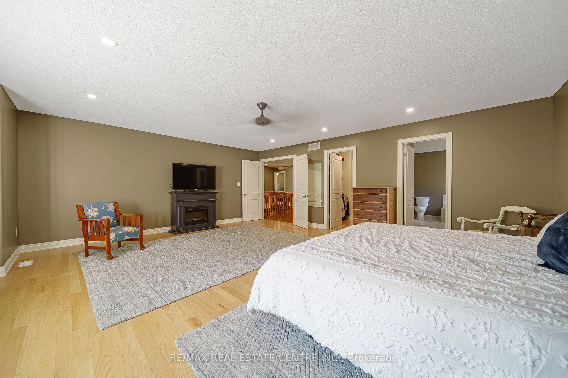Photo 24 of 112 Dirksen Court, Kitchener, Pioneer Tower West — HOMEH