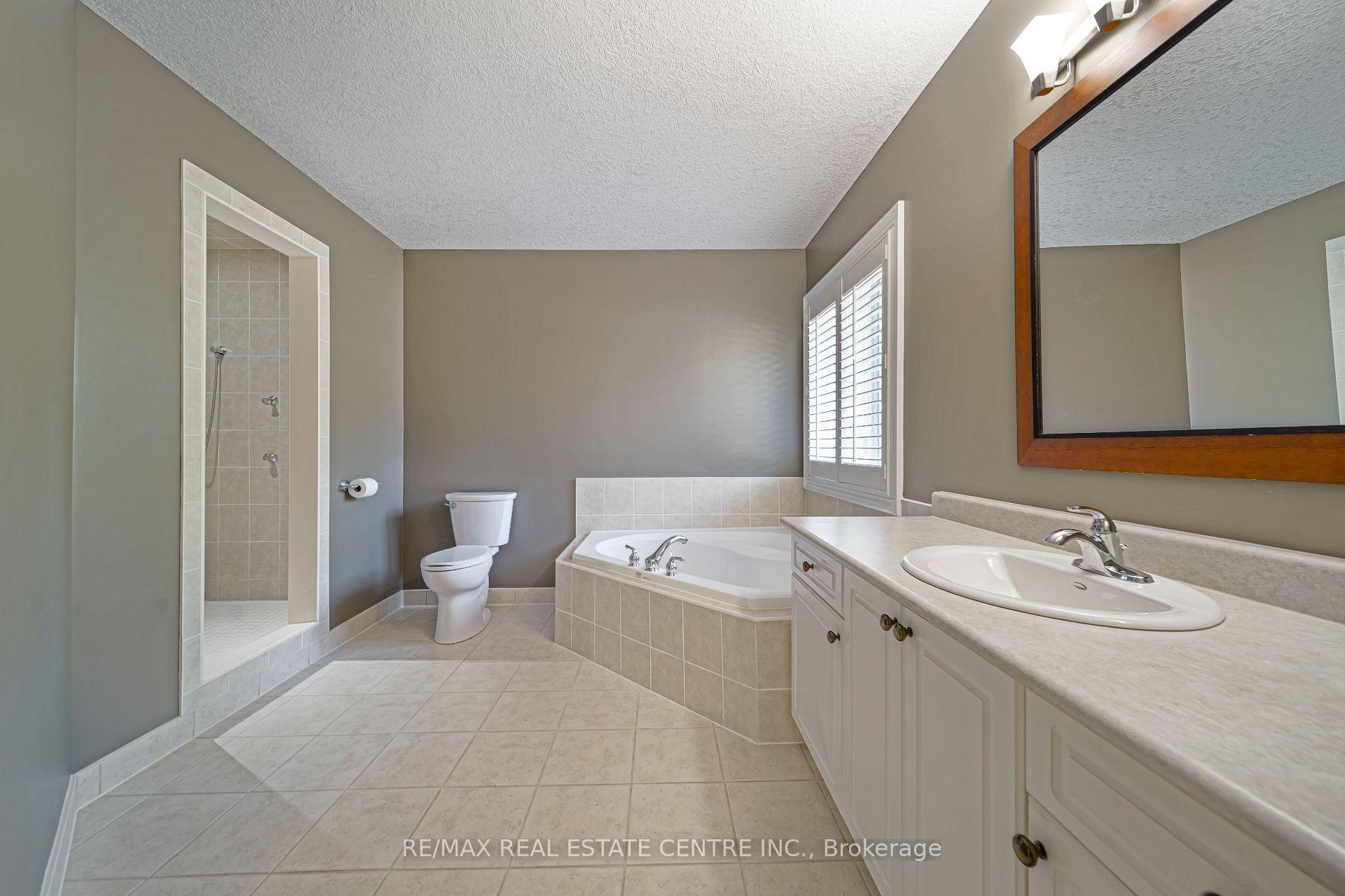 Photo 25 of 112 Dirksen Court, Kitchener, Pioneer Tower West — HOMEH