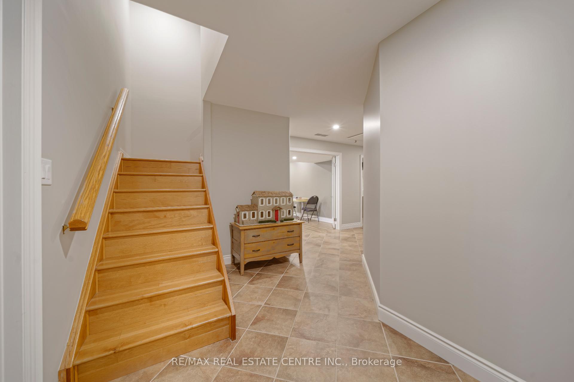 Photo 33 of 112 Dirksen Court, Kitchener, Pioneer Tower West — HOMEH