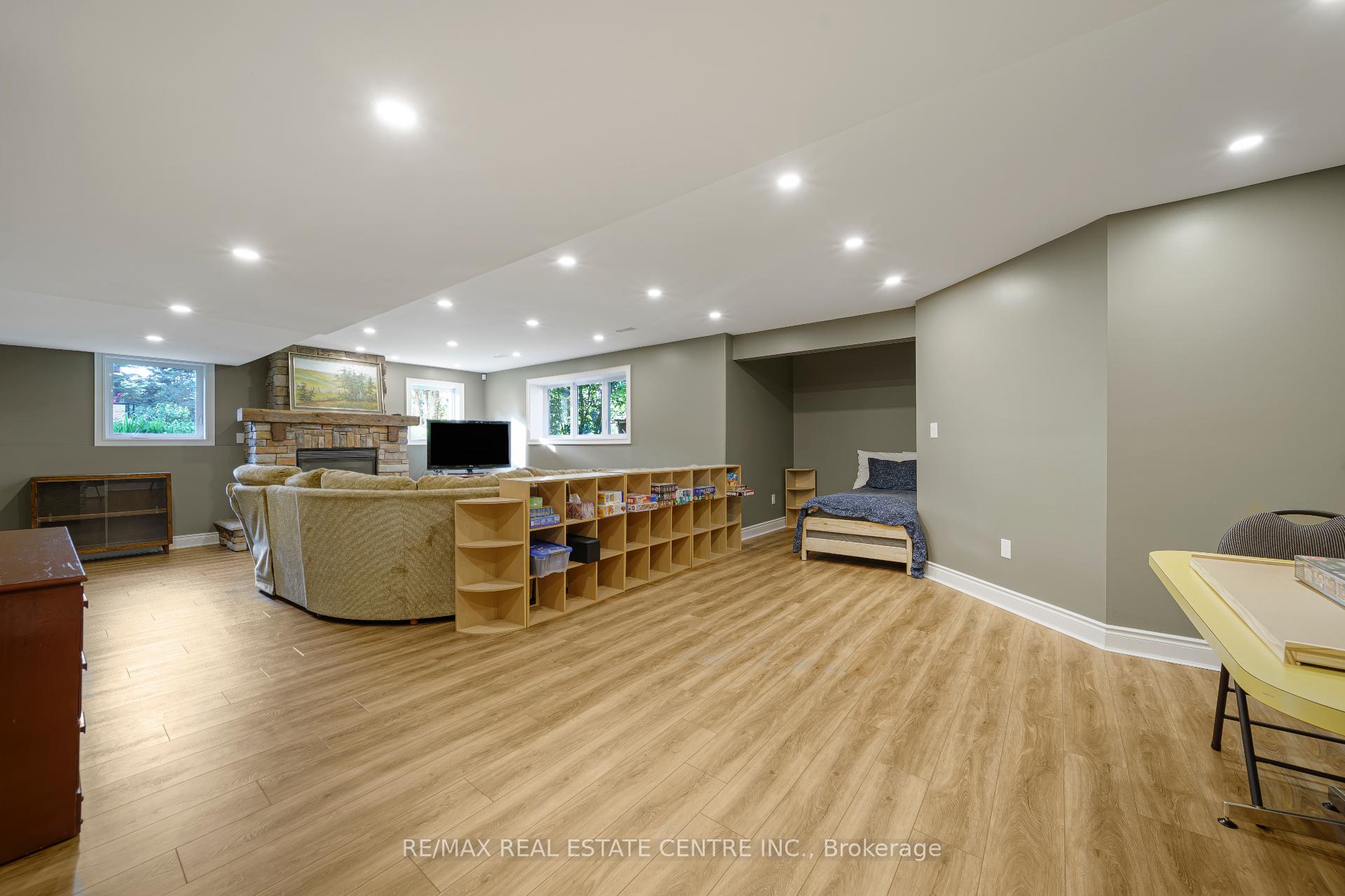 Photo 34 of 112 Dirksen Court, Kitchener, Pioneer Tower West — HOMEH
