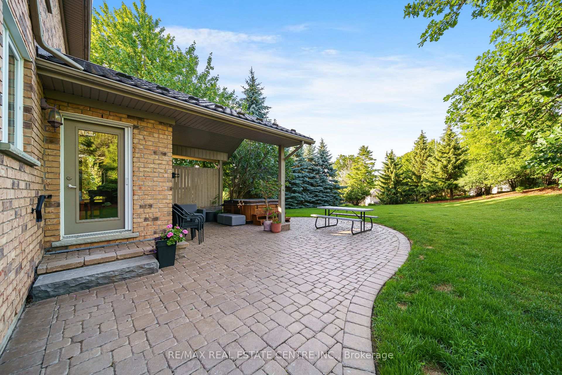 Photo 40 of 112 Dirksen Court, Kitchener, Pioneer Tower West — HOMEH