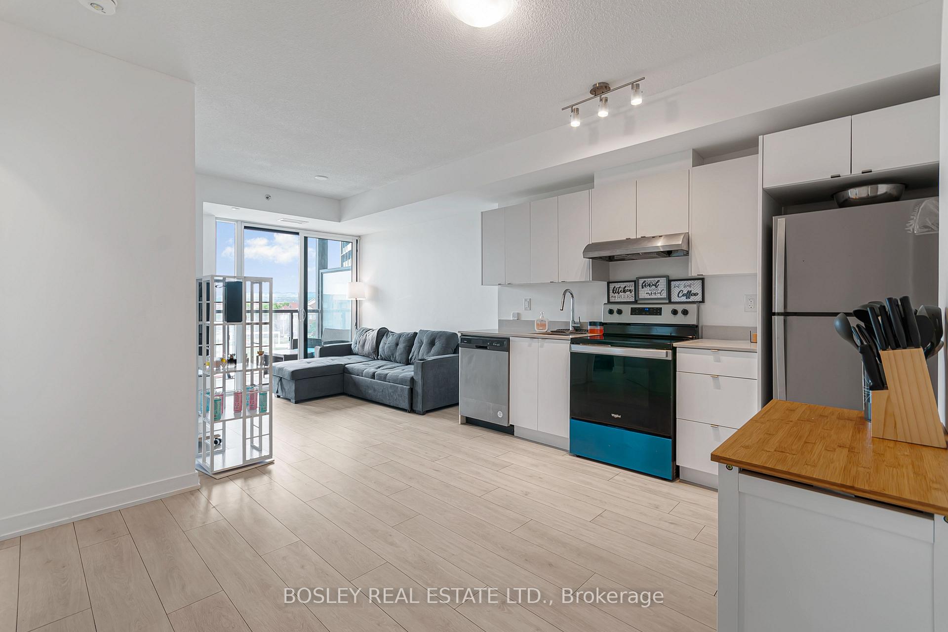 Photo 5 of Unit B - 315, 3200 Dakota Common, Burlington, Alton — HOMEH