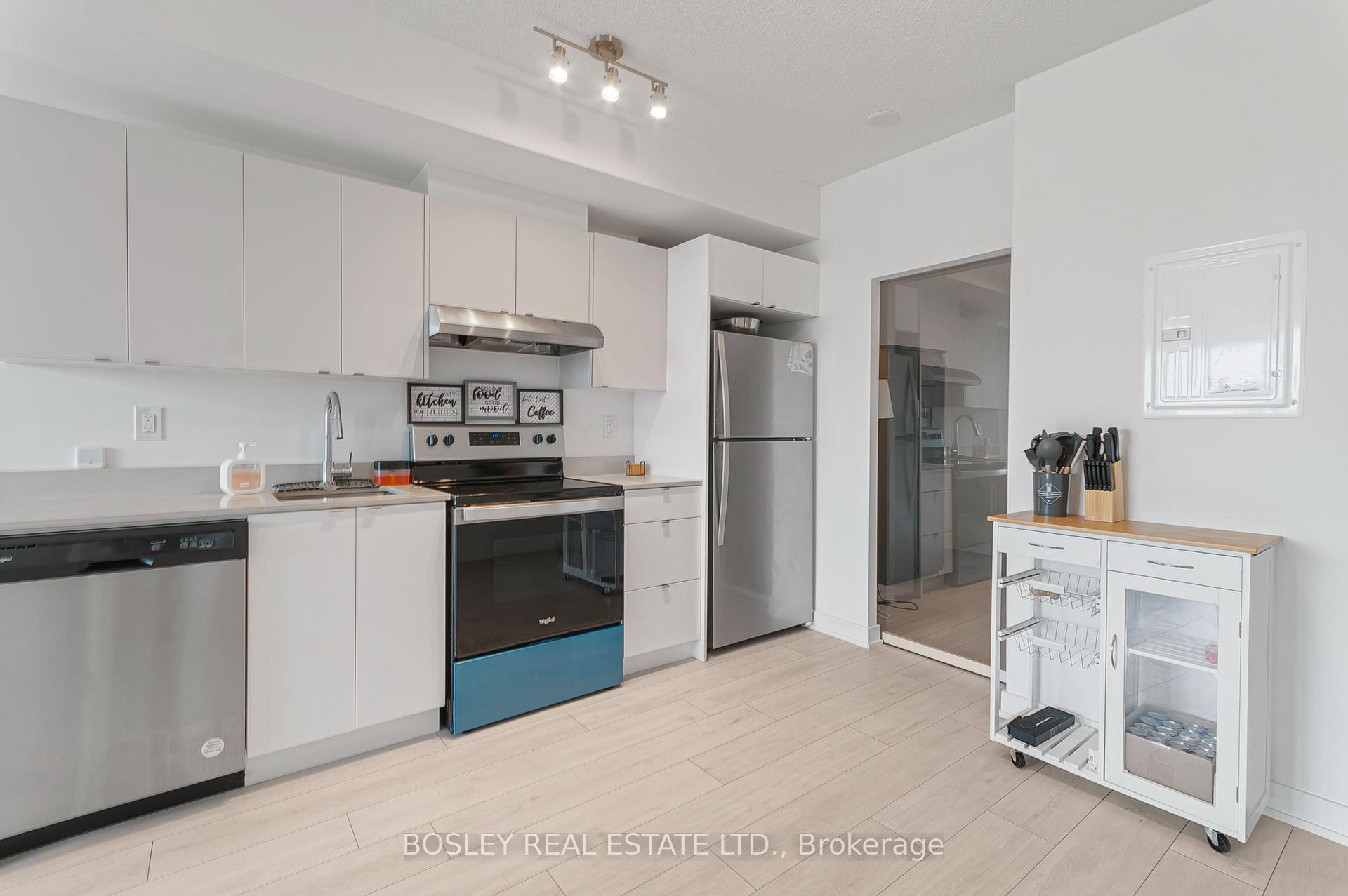 Photo 6 of Unit B - 315, 3200 Dakota Common, Burlington, Alton — HOMEH