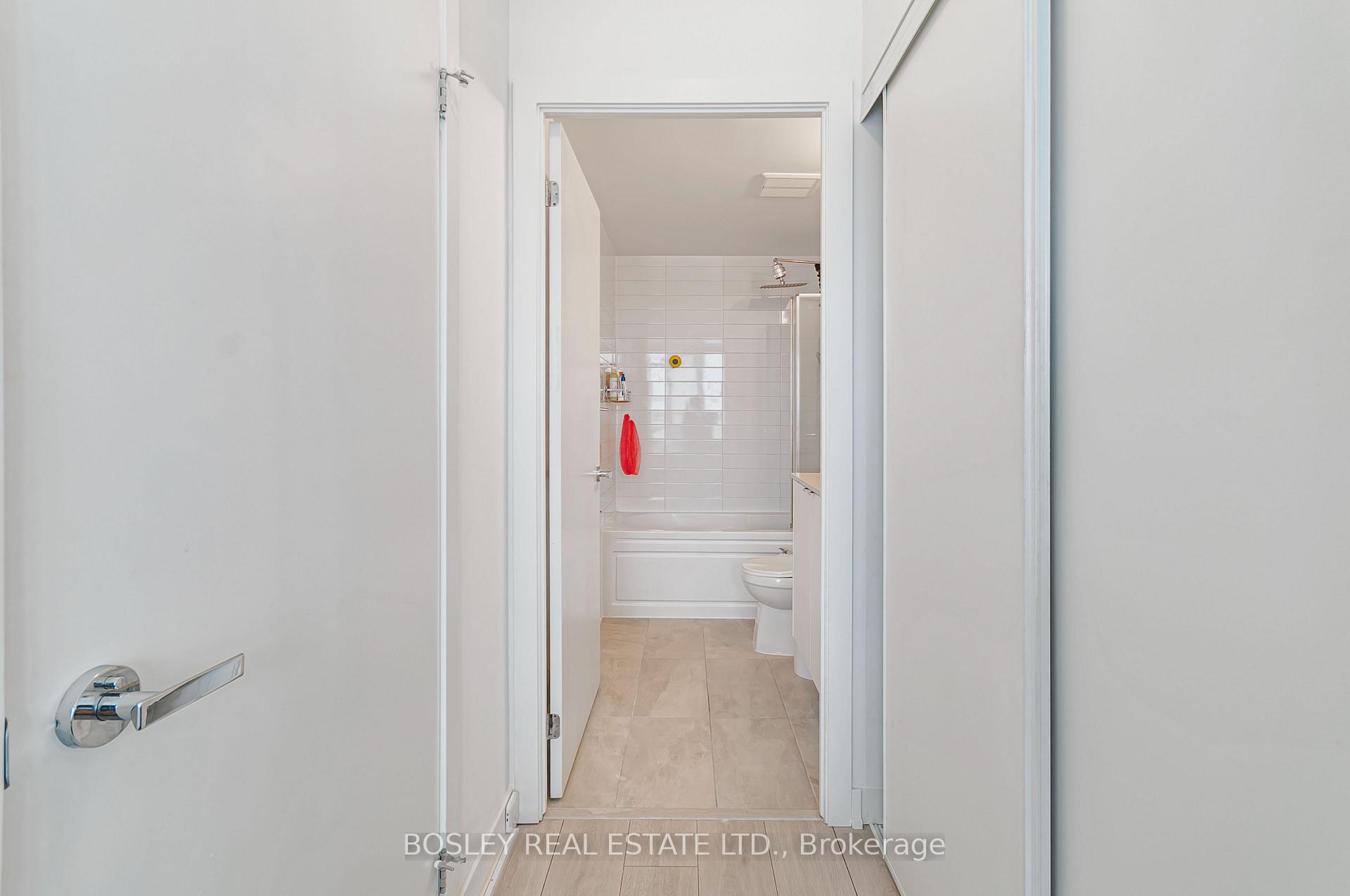 Photo 13 of Unit B - 315, 3200 Dakota Common, Burlington, Alton — HOMEH