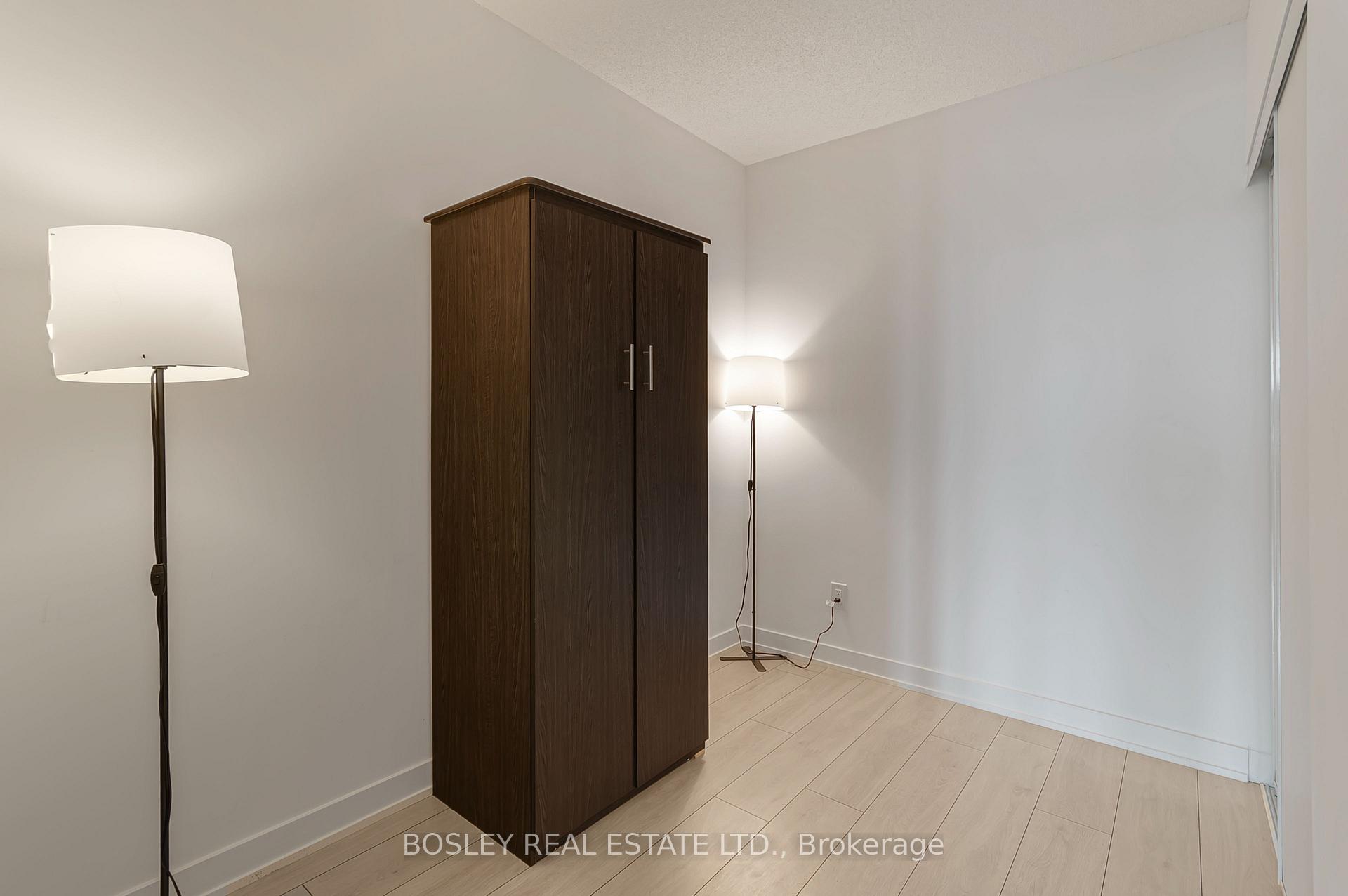 Photo 15 of Unit B - 315, 3200 Dakota Common, Burlington, Alton — HOMEH