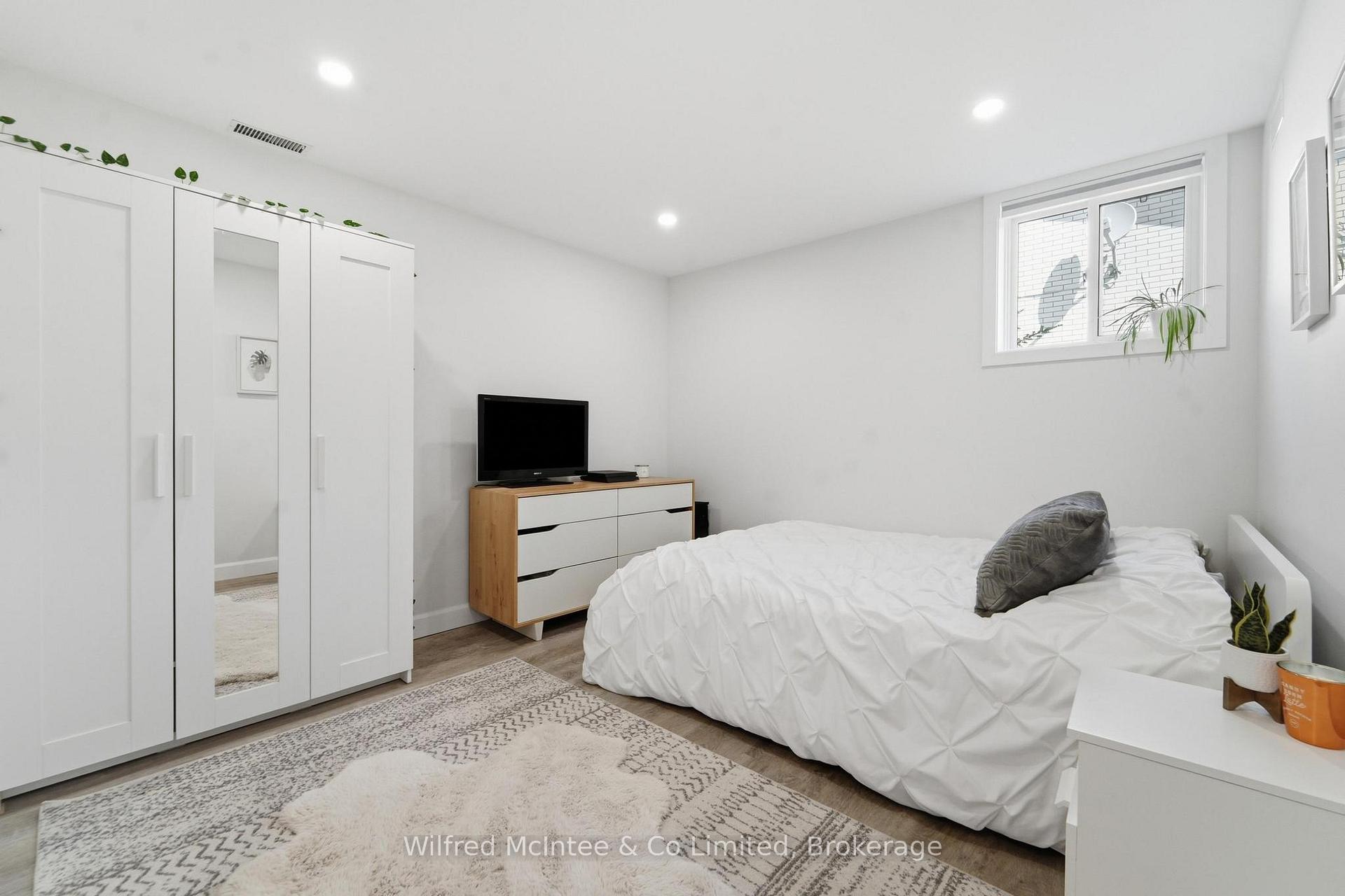 Photo 39 of 206 Thomas Street, Brockton — HOMEH