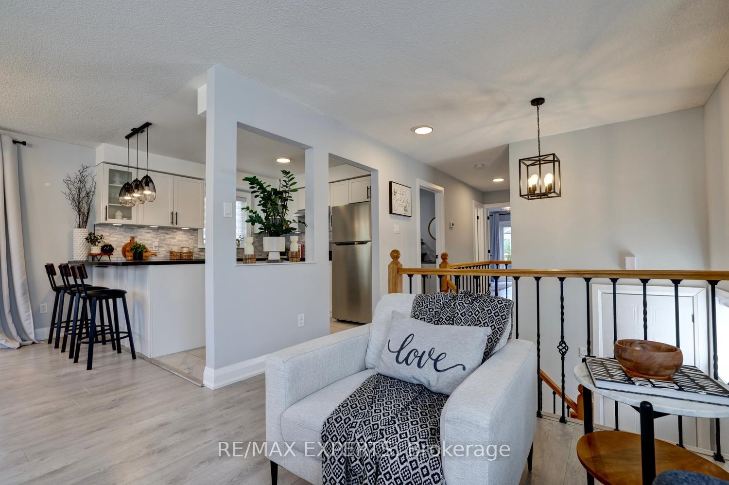 Photo 5 of 72 Donald Crescent, Wasaga Beach — HOMEH