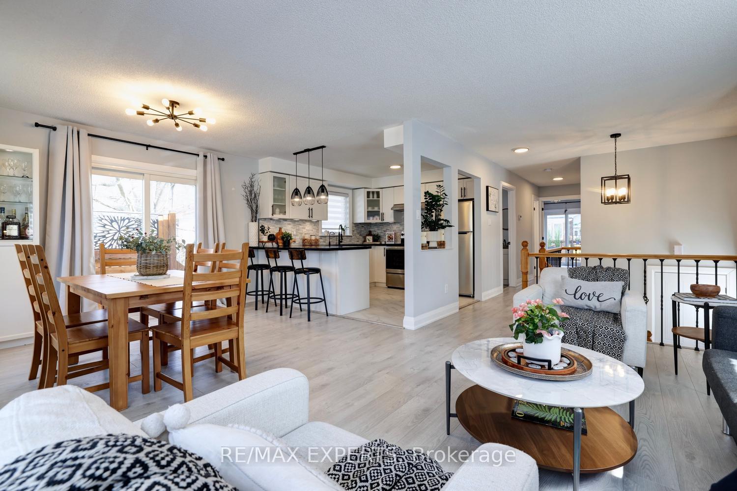 Photo 7 of 72 Donald Crescent, Wasaga Beach — HOMEH