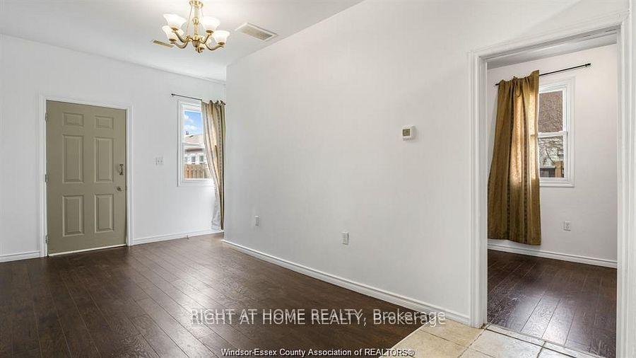 Photo 3 of 762 Aylmer Avenue E, Windsor, Downtown Windsor — HOMEH