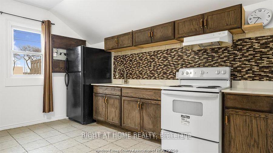 Photo 5 of 762 Aylmer Avenue E, Windsor, Downtown Windsor — HOMEH