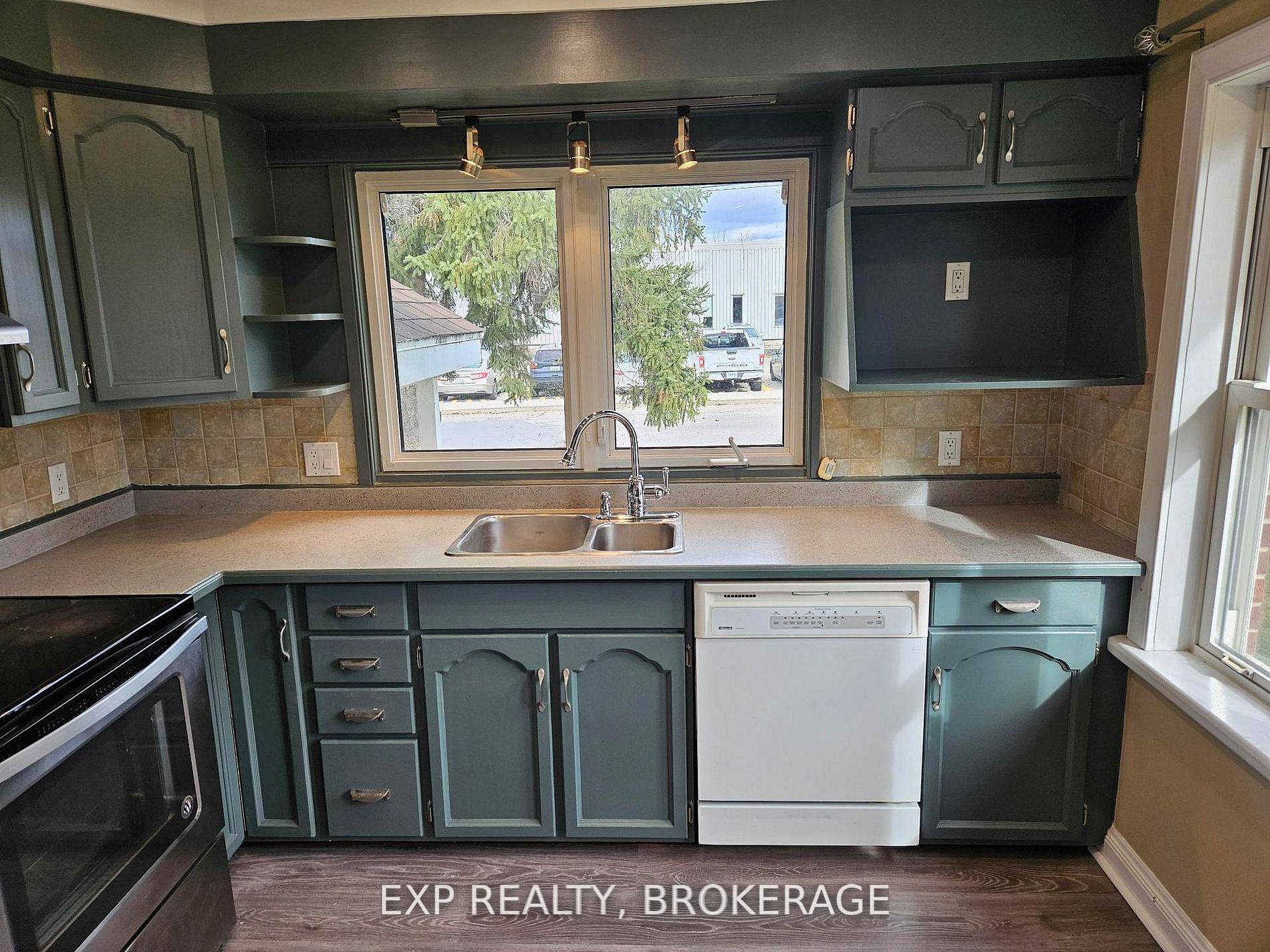 Photo 16 of 300 Herbert Street, Gananoque, Gananoque — HOMEH