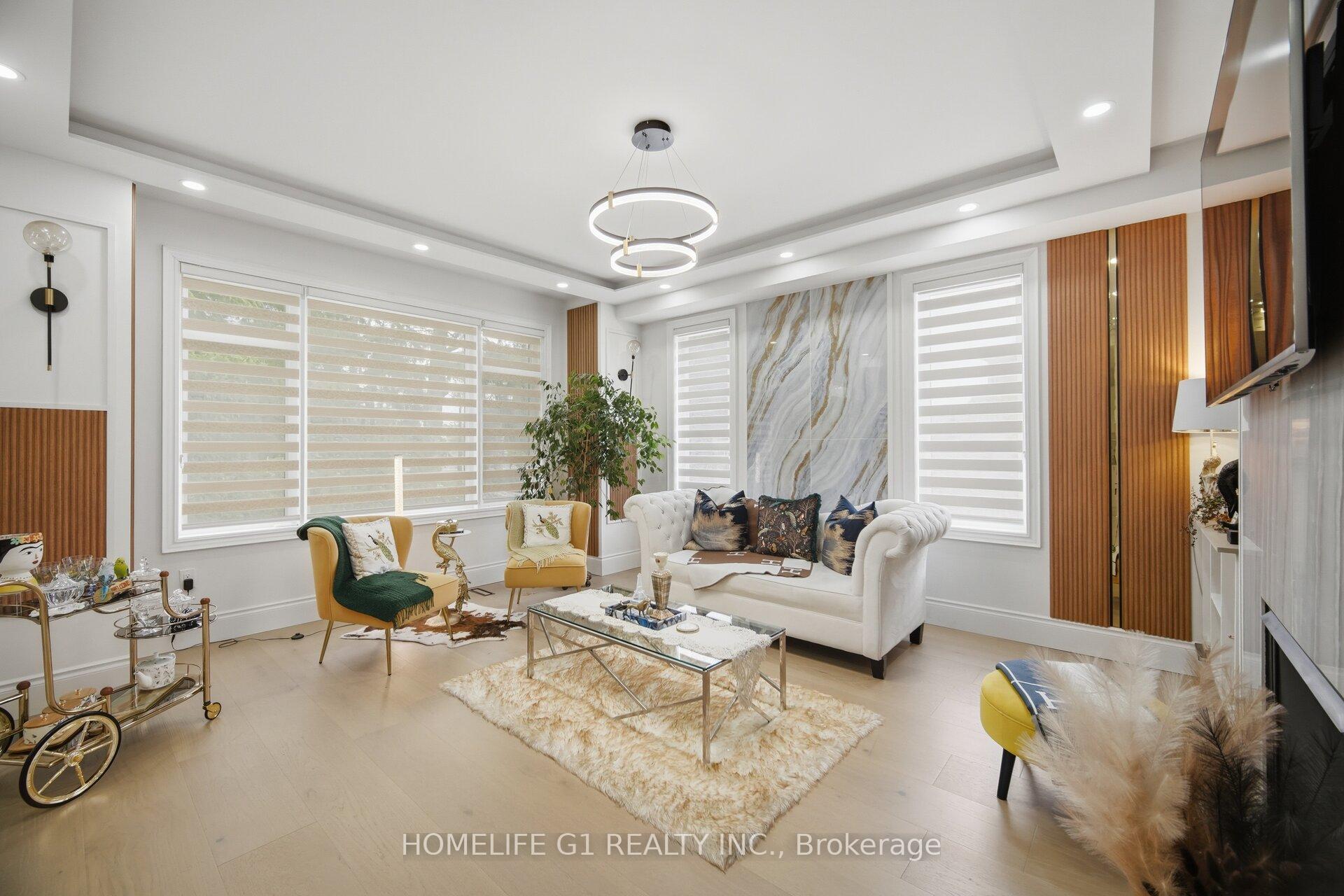 Photo 4 of 16 Coldwell Bay Circle, Vaughan, Kleinburg — HOMEH