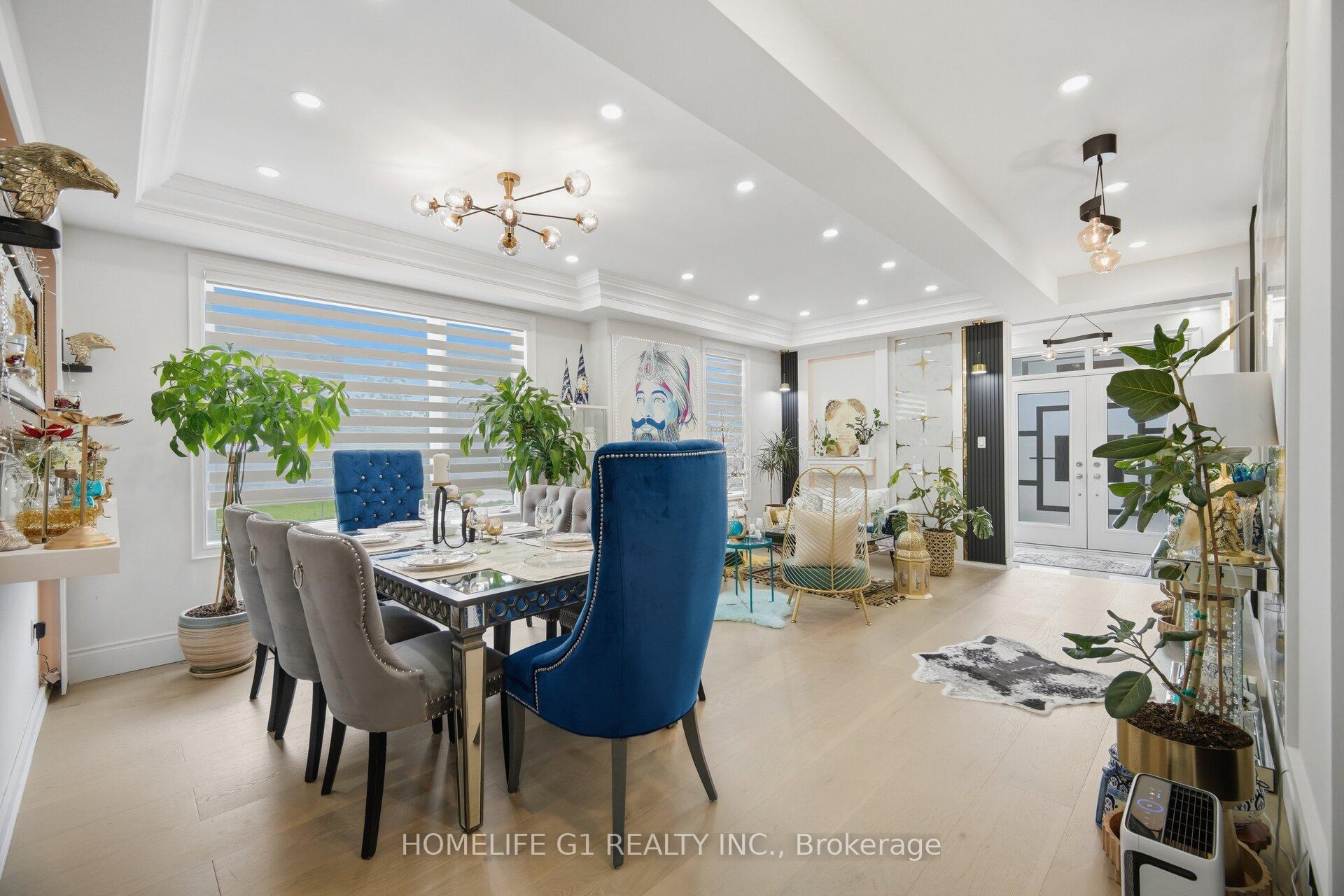 Photo 5 of 16 Coldwell Bay Circle, Vaughan, Kleinburg — HOMEH