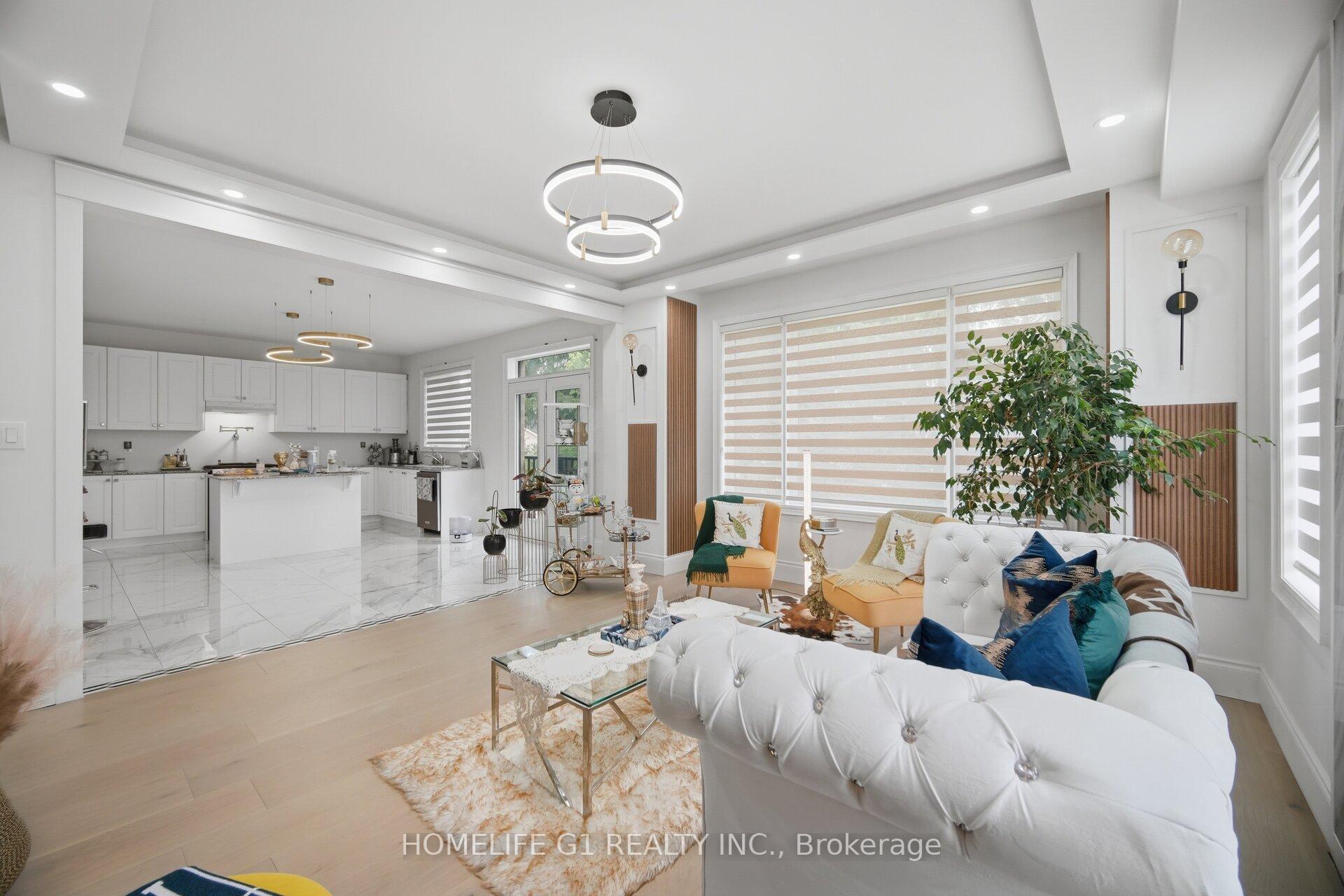 Photo 6 of 16 Coldwell Bay Circle, Vaughan, Kleinburg — HOMEH