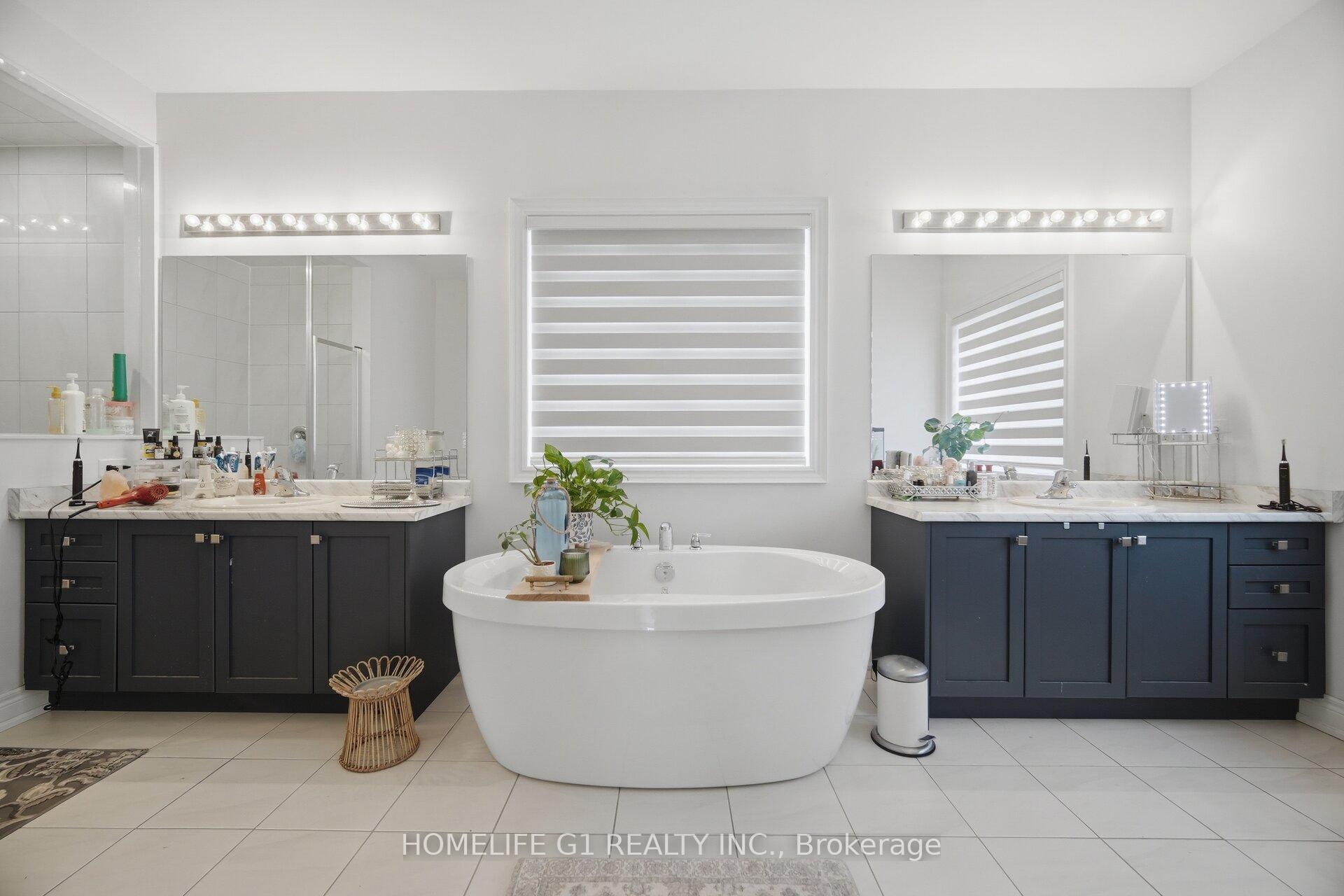 Photo 13 of 16 Coldwell Bay Circle, Vaughan, Kleinburg — HOMEH