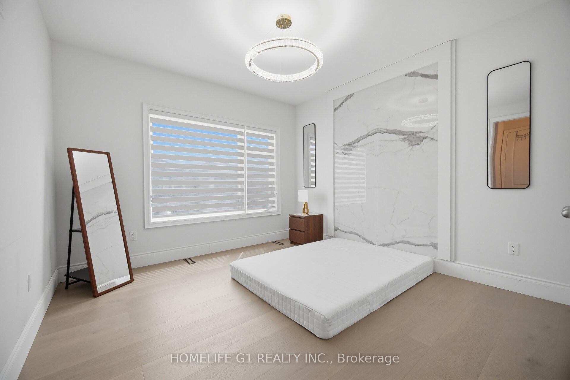 Photo 17 of 16 Coldwell Bay Circle, Vaughan, Kleinburg — HOMEH
