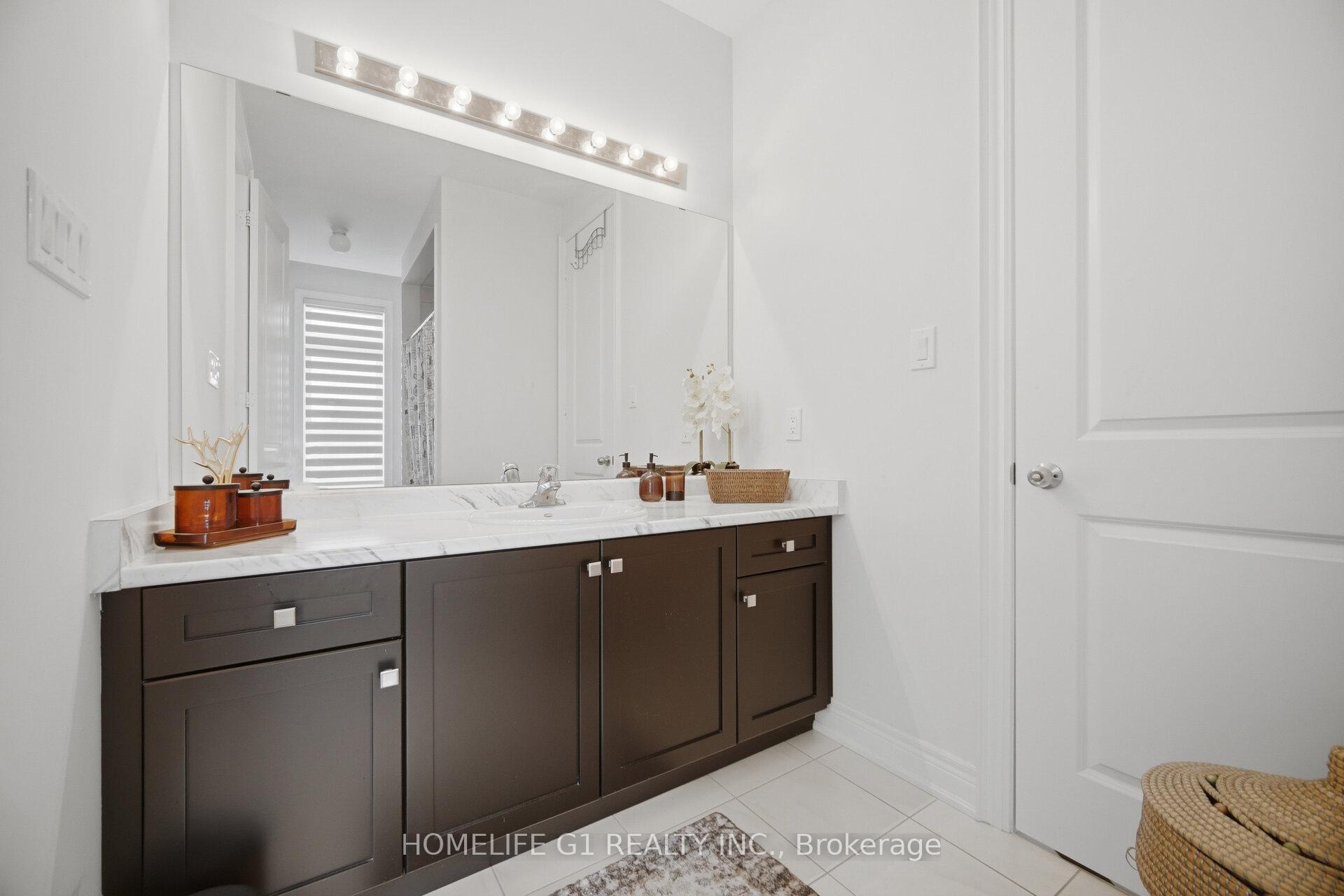 Photo 18 of 16 Coldwell Bay Circle, Vaughan, Kleinburg — HOMEH