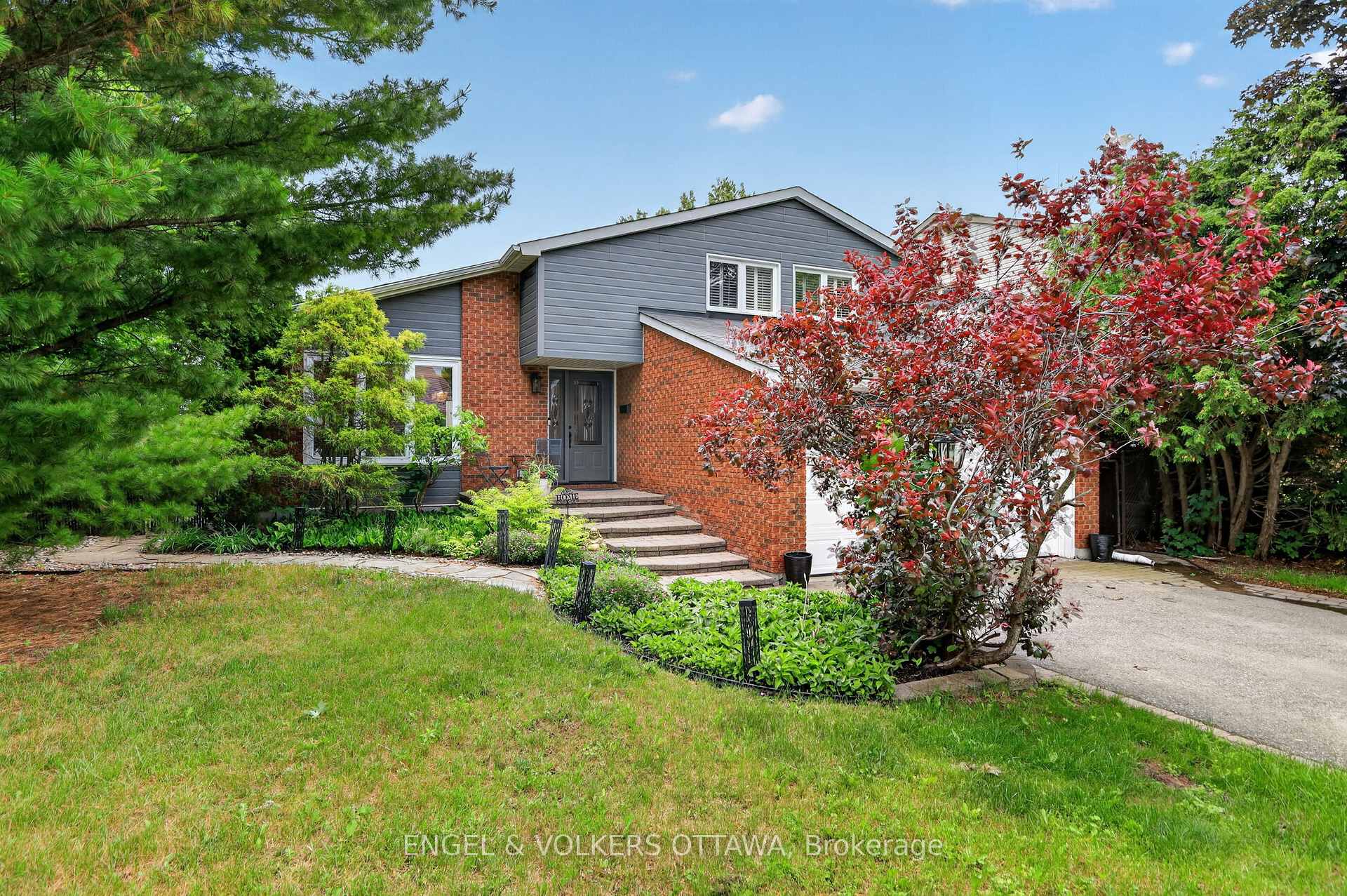 Photo 2 of 1 Blueridge Court, Ottawa, Barrhaven - Pheasant Run — HOMEH