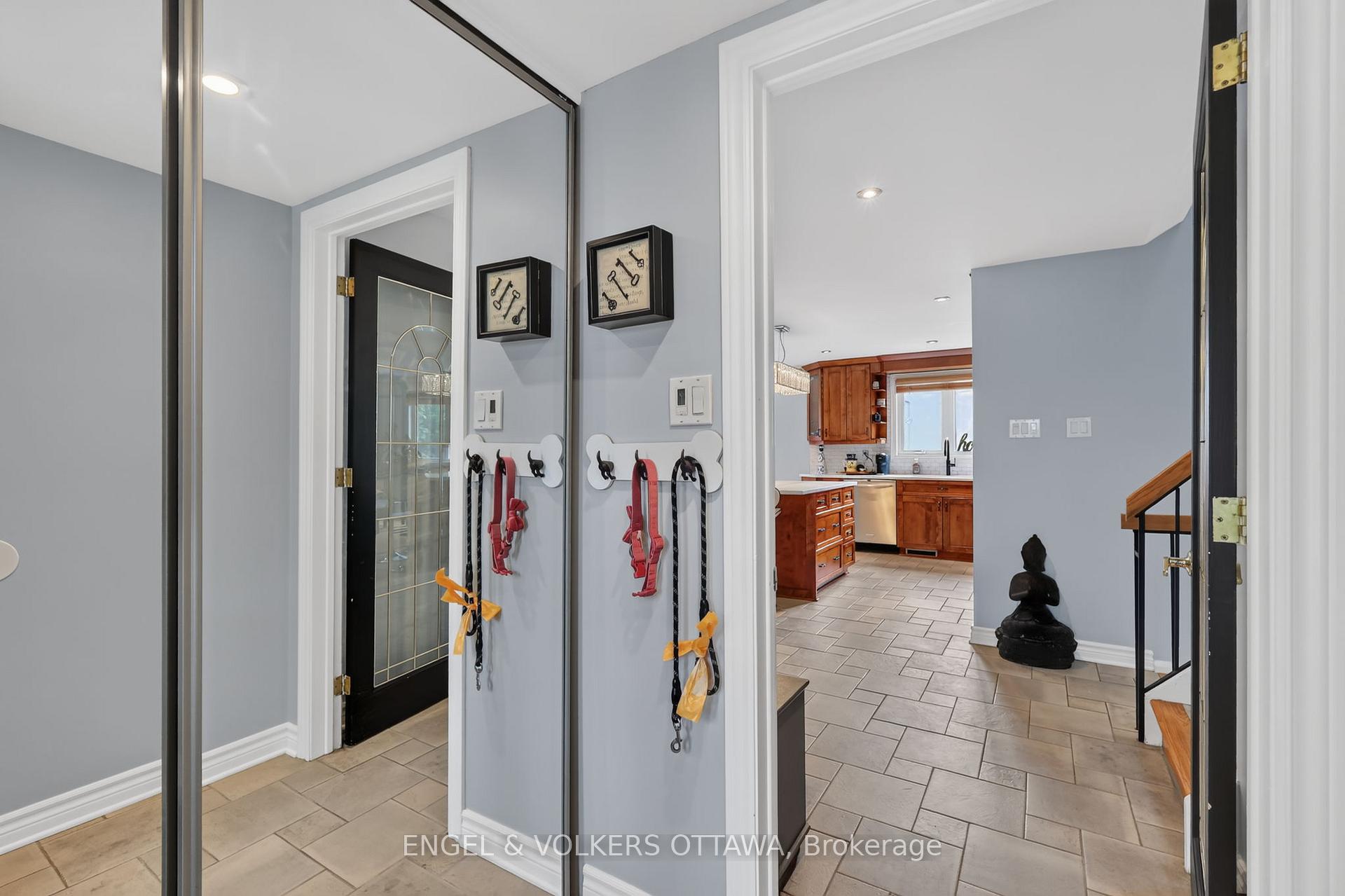 Photo 5 of 1 Blueridge Court, Ottawa, Barrhaven - Pheasant Run — HOMEH