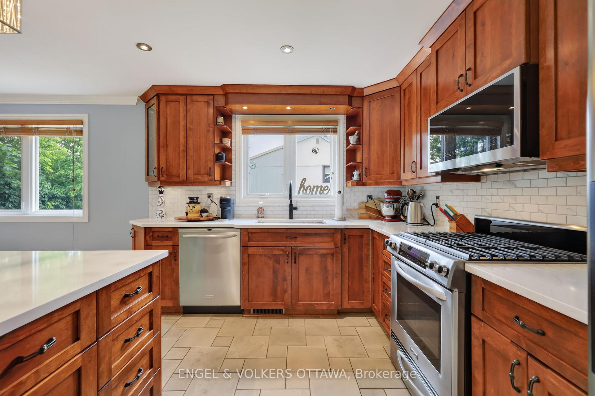 Photo 7 of 1 Blueridge Court, Ottawa, Barrhaven - Pheasant Run — HOMEH