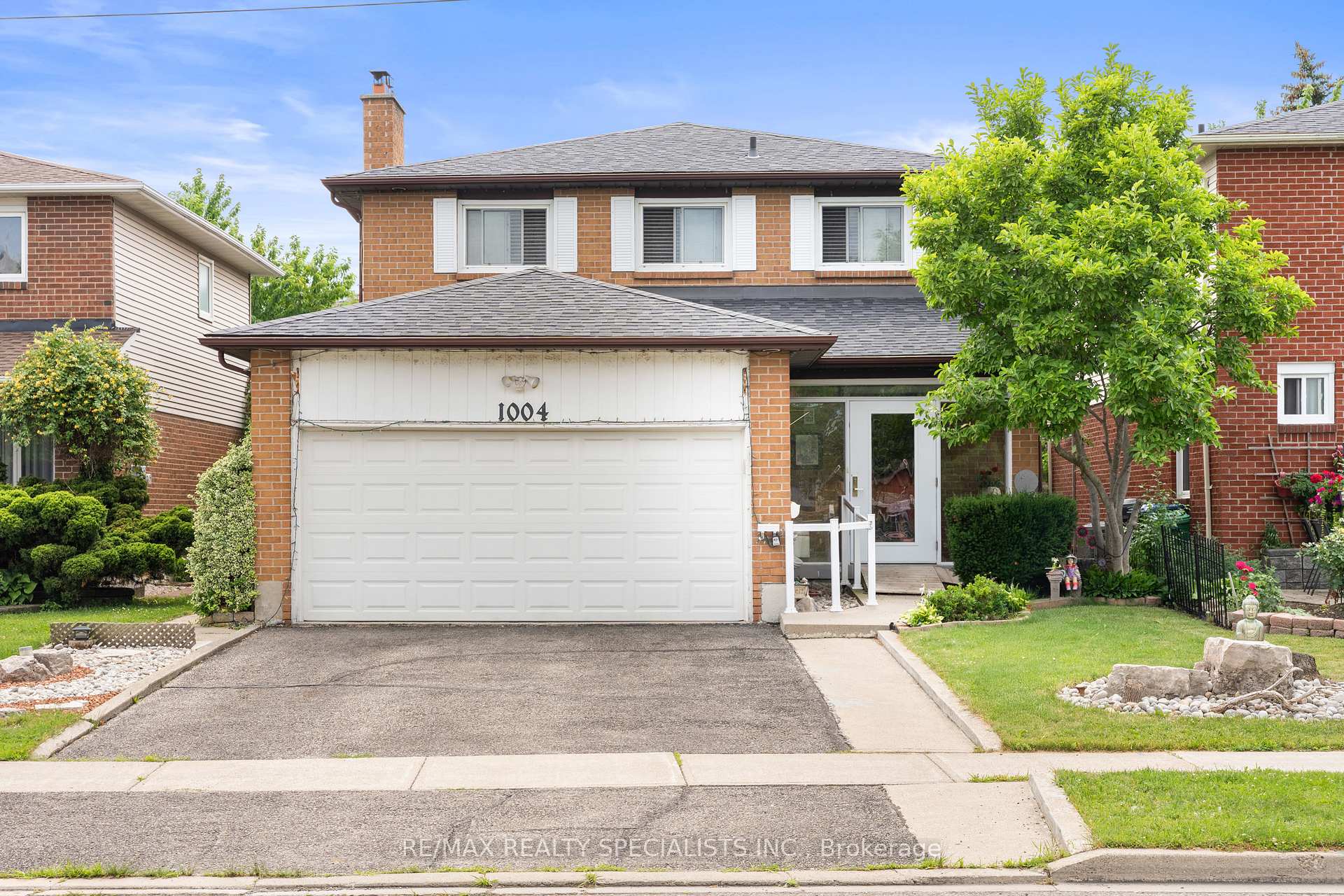 Front of 1004 Queensbridge Drive