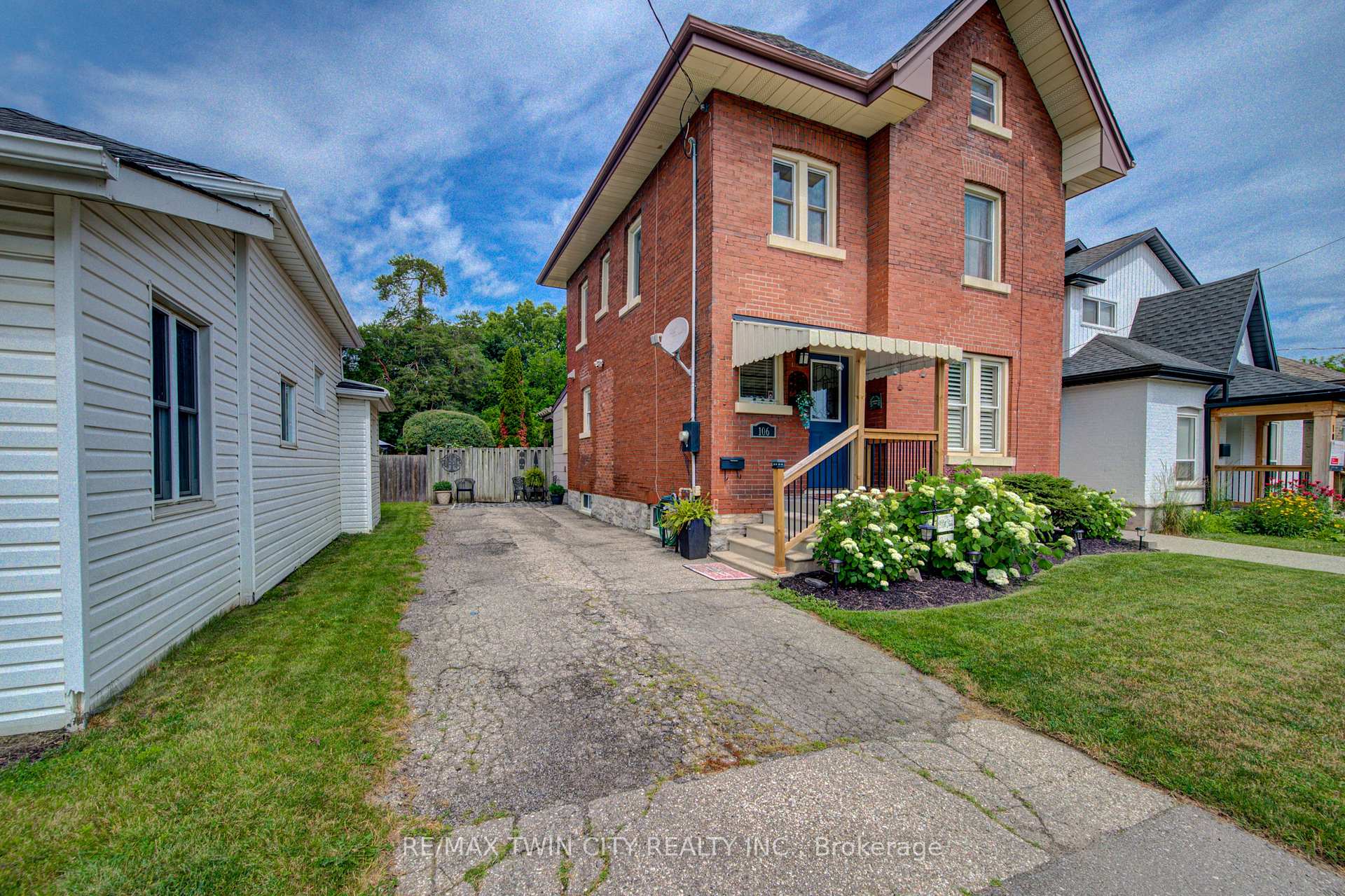 Photo 3 of 106 Sydenham Street, Brantford, North Ward — HOMEH